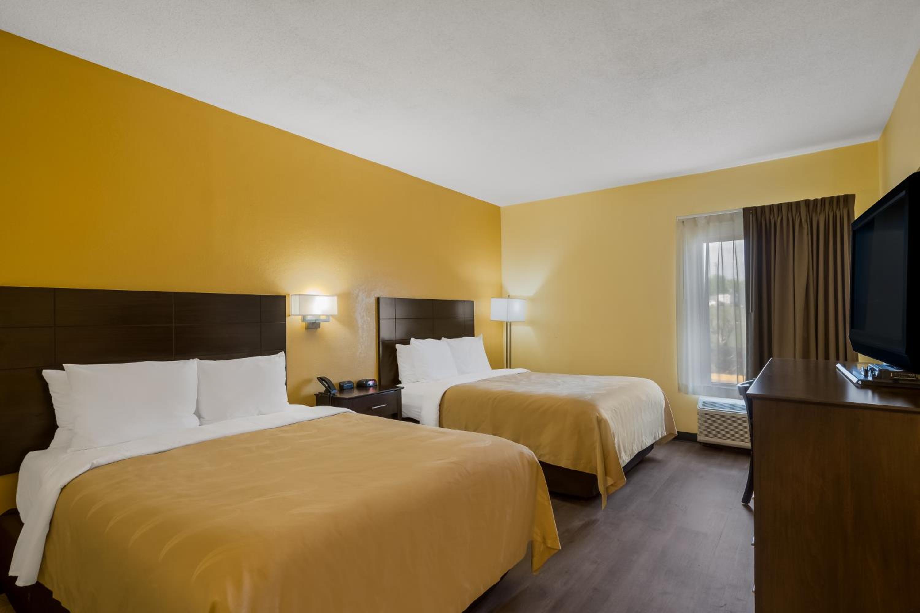 Queen Room with Two Queen Beds - Accessible/Non-Smoking  photo 3