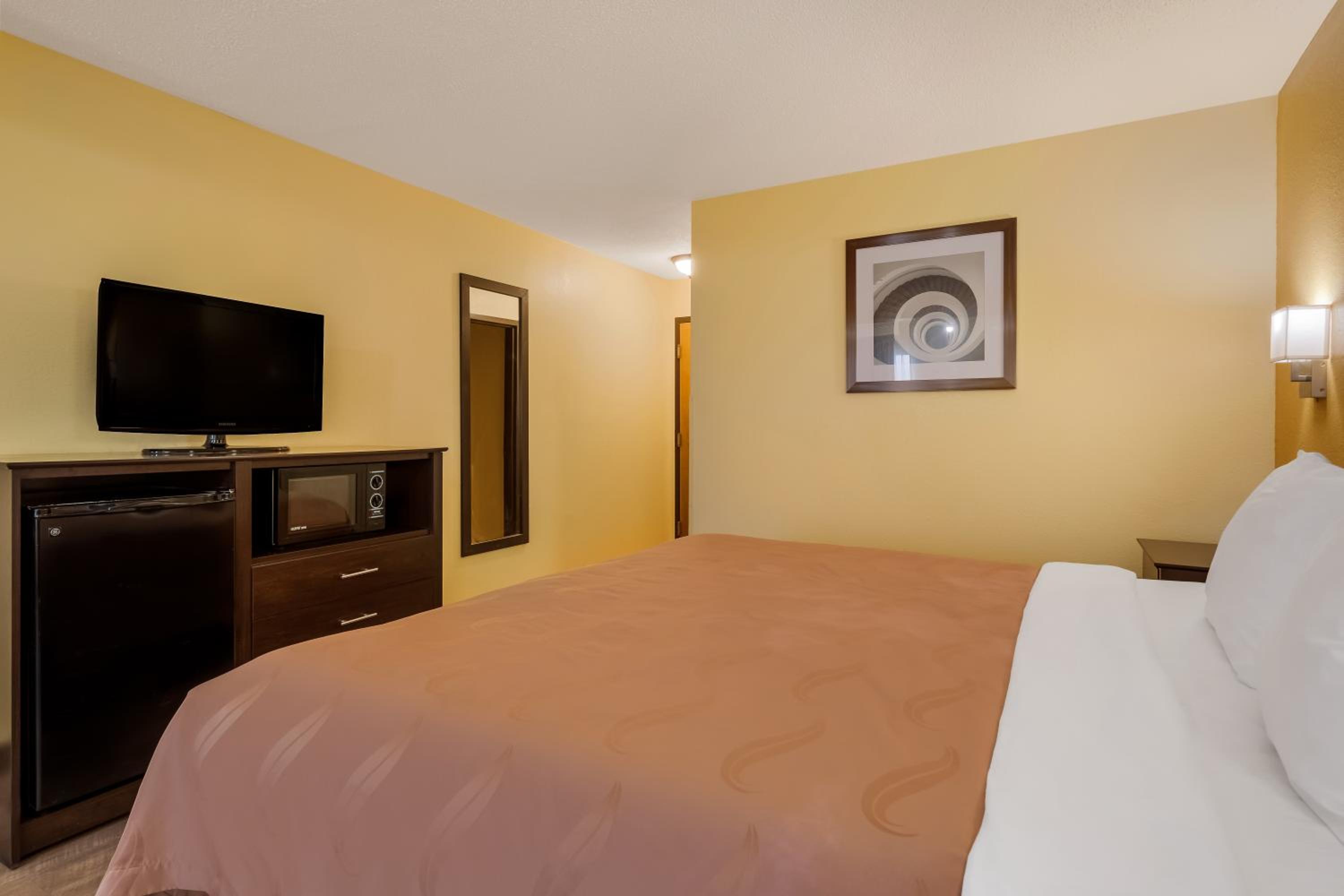 King Suite with Sofa Bed - Non Smoking photo 2
