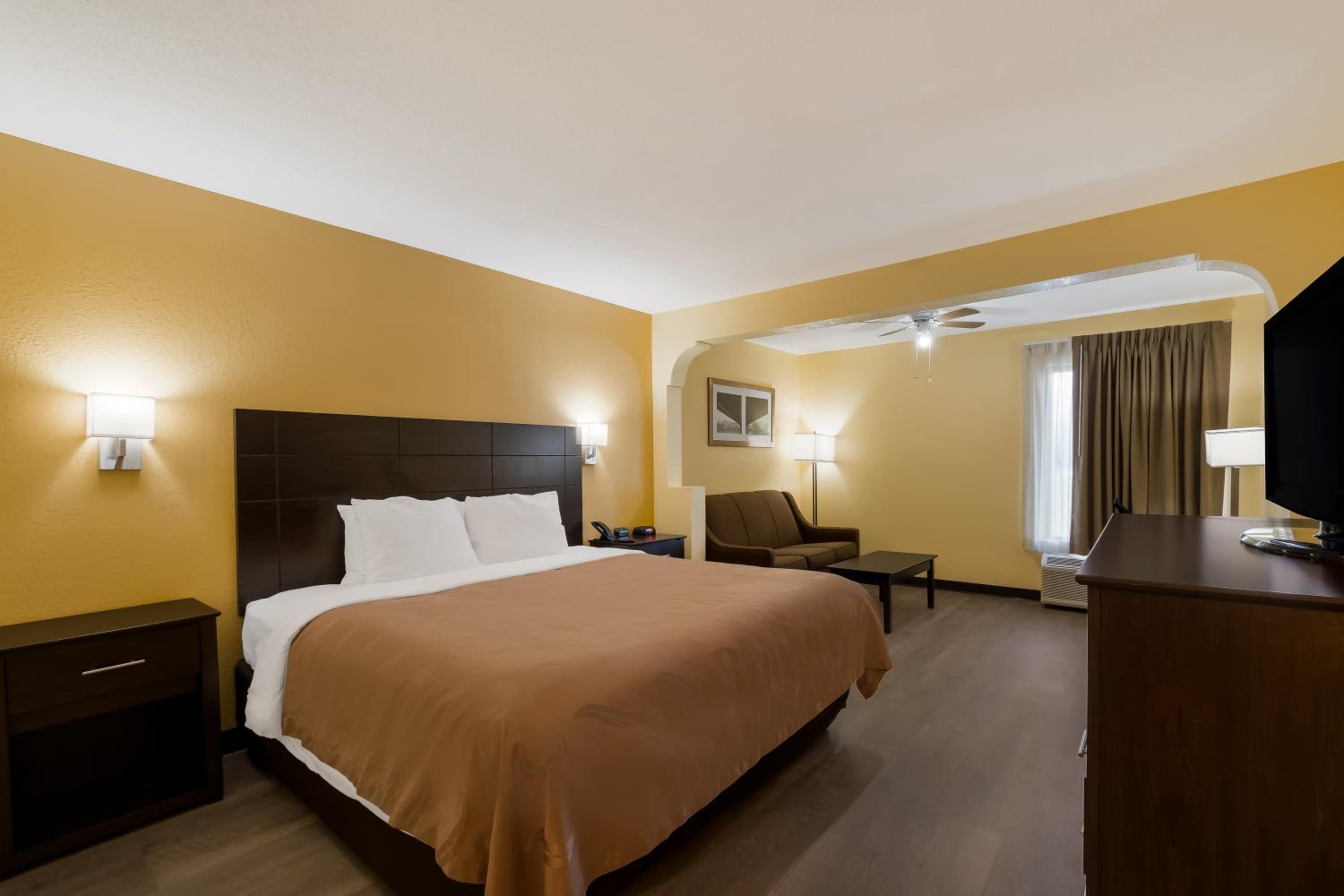King Suite with Sofa Bed - Non Smoking photo 1