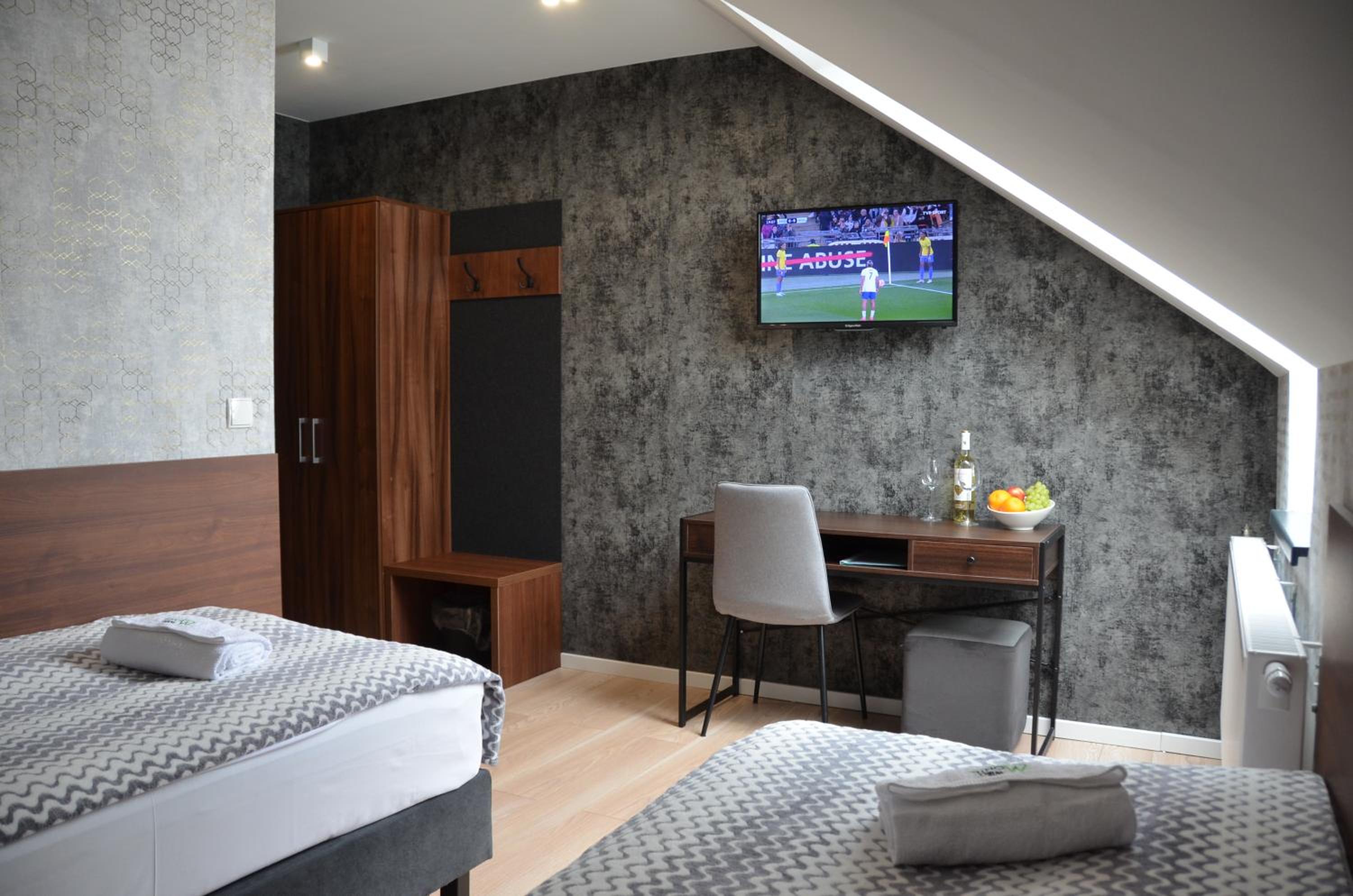 Double Room with Mountain View - Photo 3