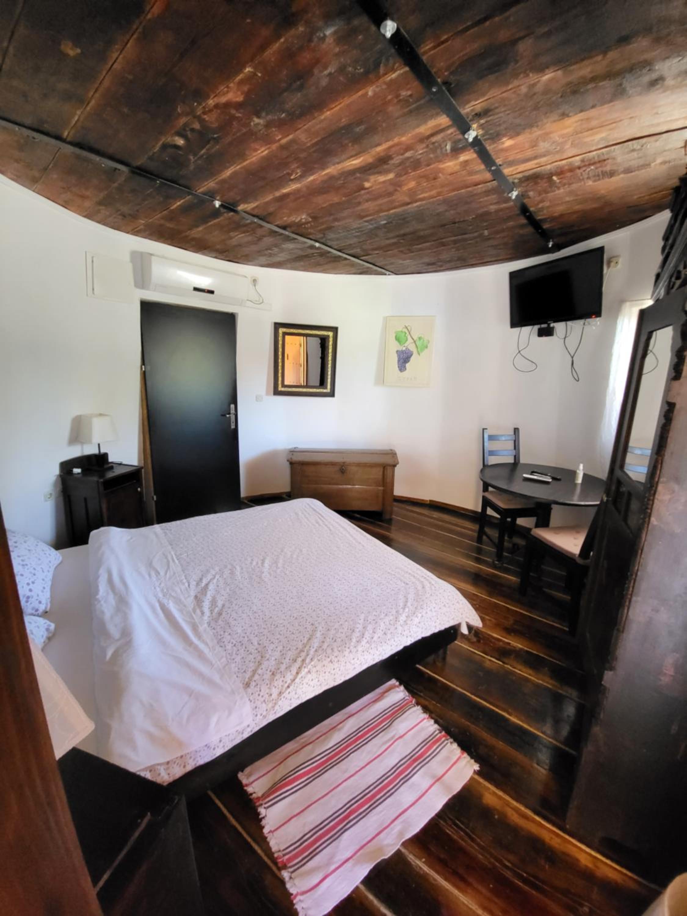 Double Room - Photo 5