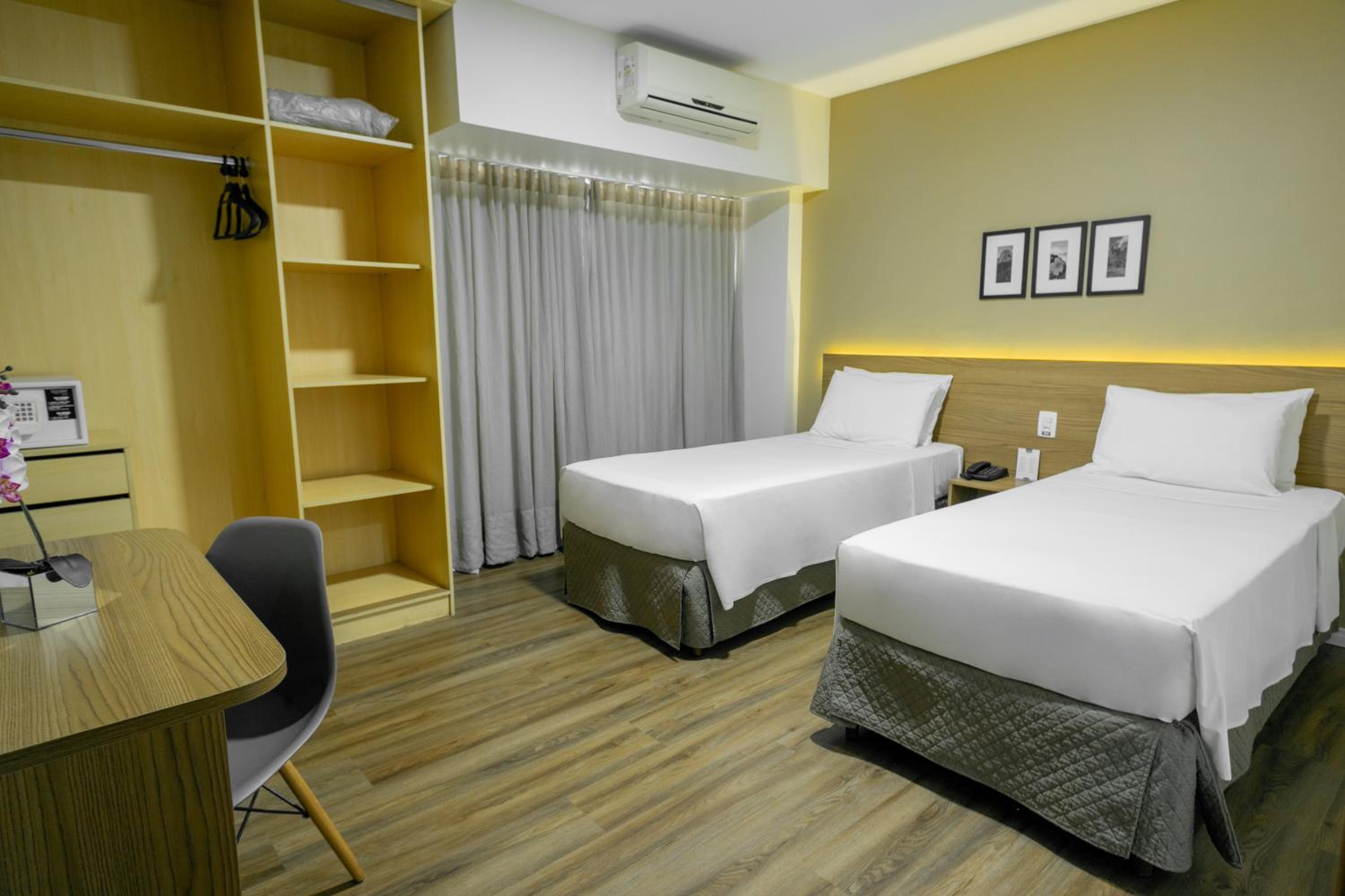 Standard Double Room thumbnail 5