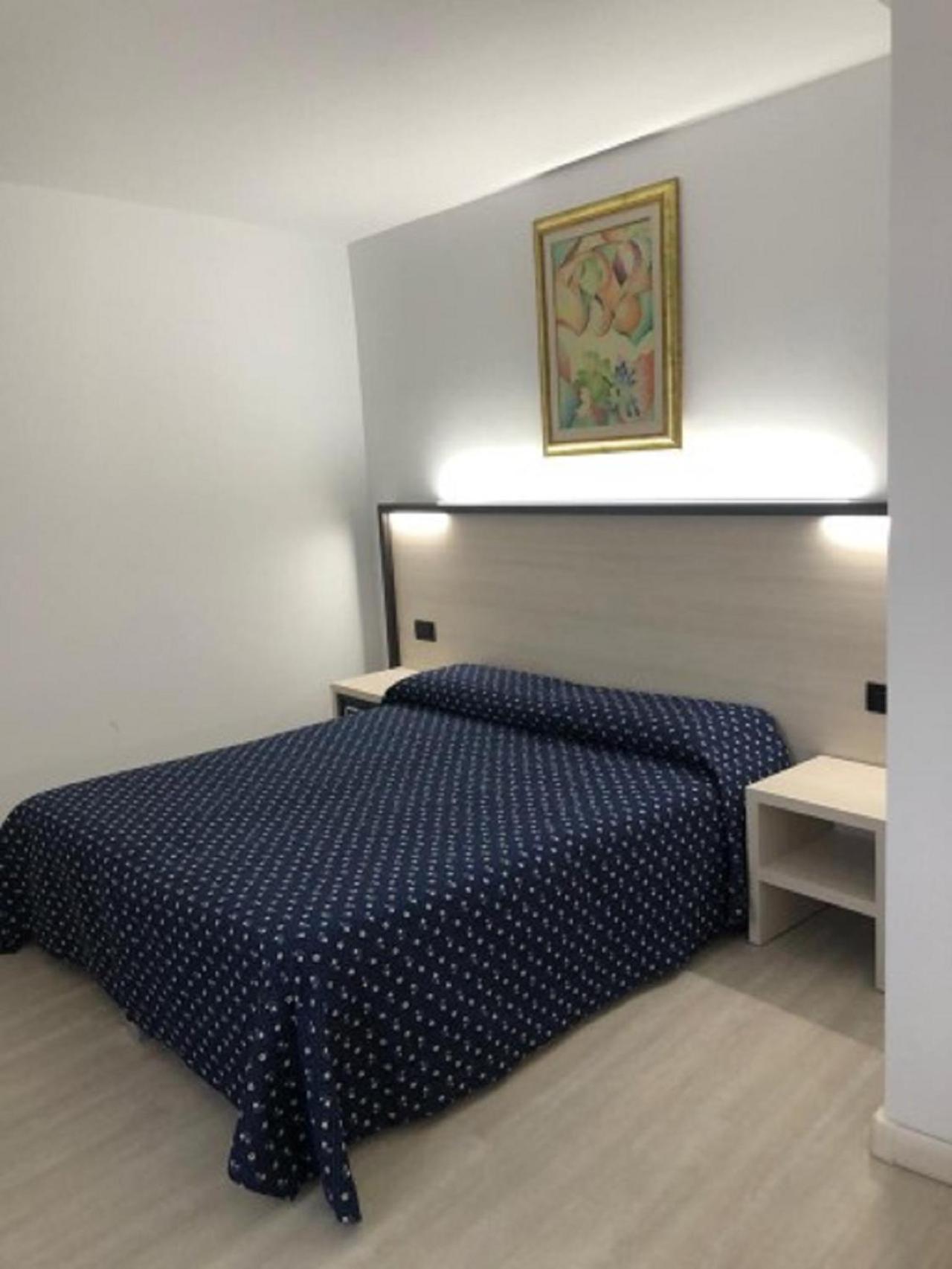Double Room - Photo 12