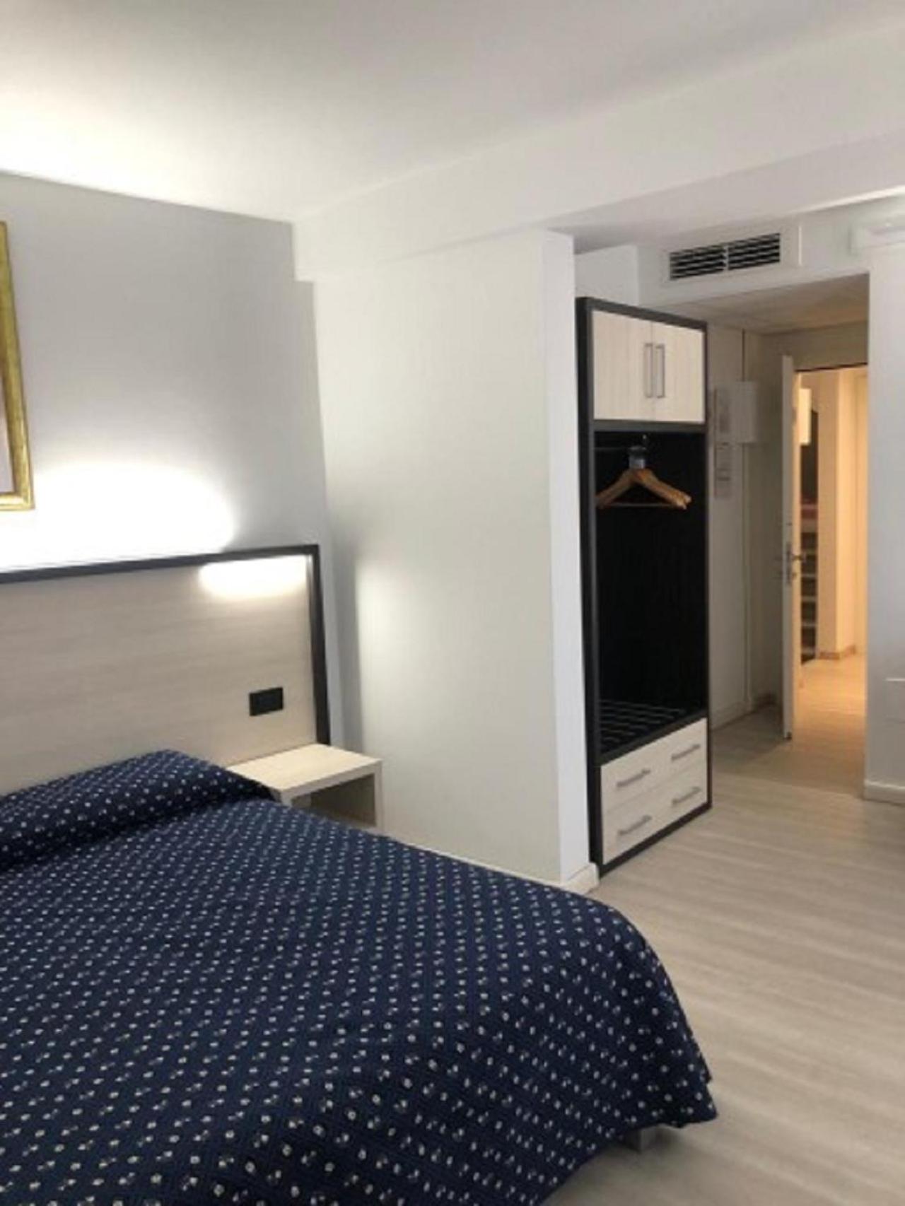 Double Room - Photo 5