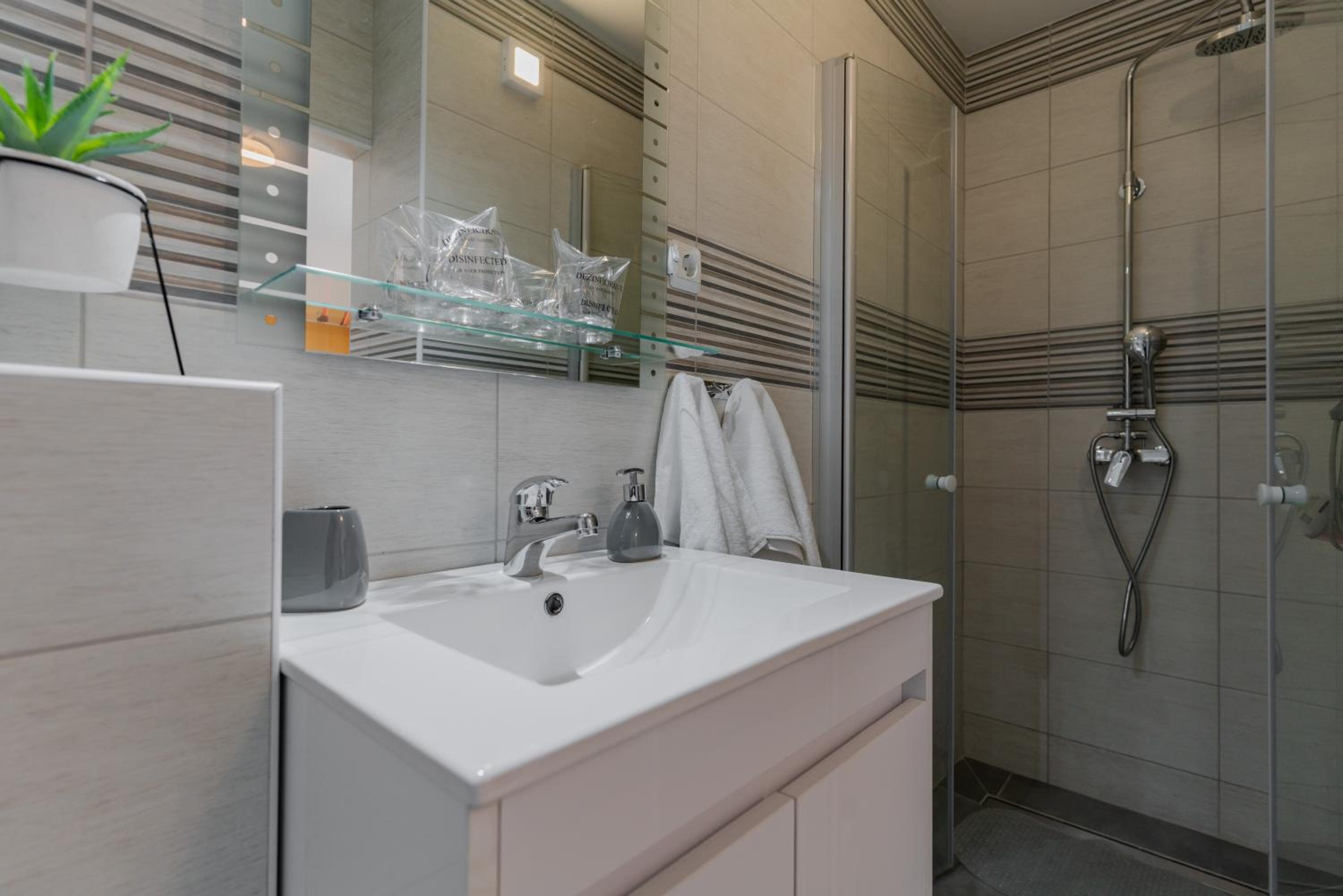 One-Bedroom Apartment - Photo 20