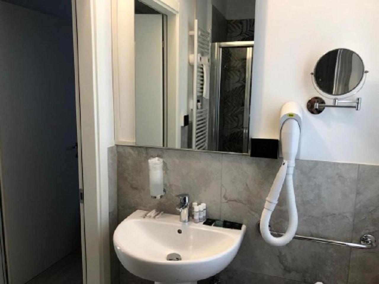 Double Room - Photo 9