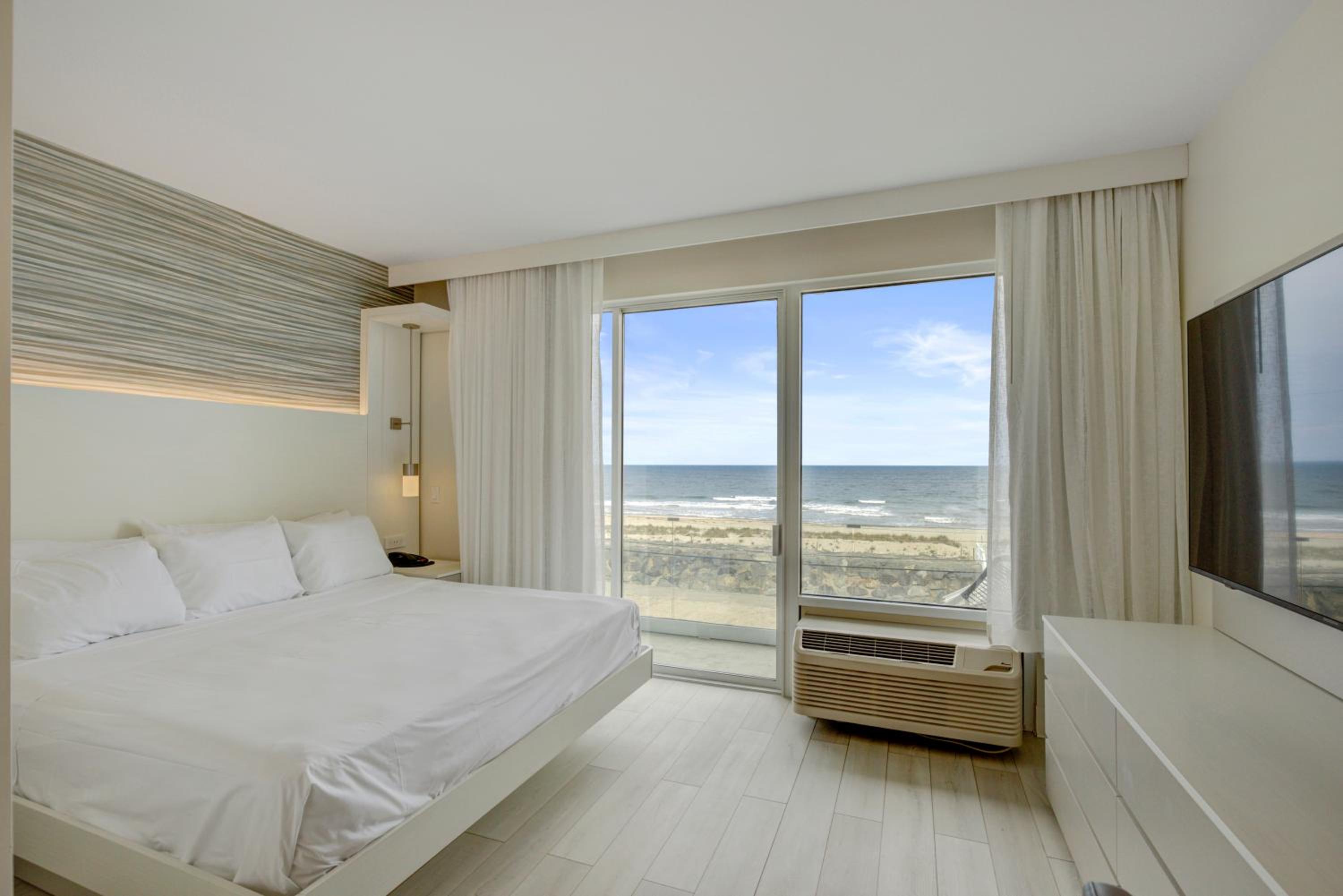 King Room with Balcony - Photo 1
