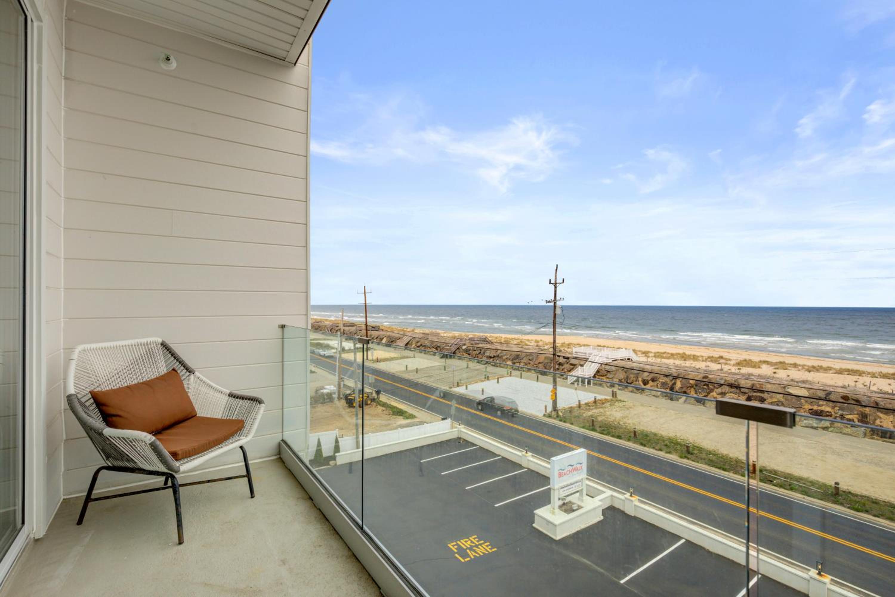 King Room with Balcony - Photo 2
