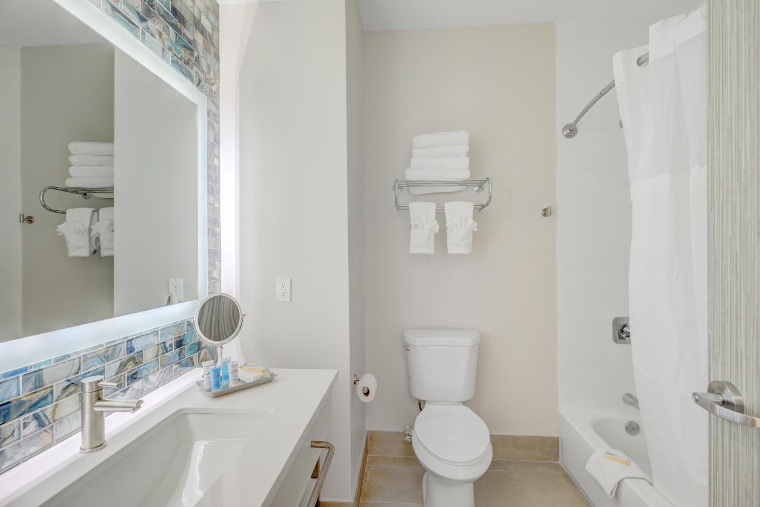 Deluxe King Room - Photo 4