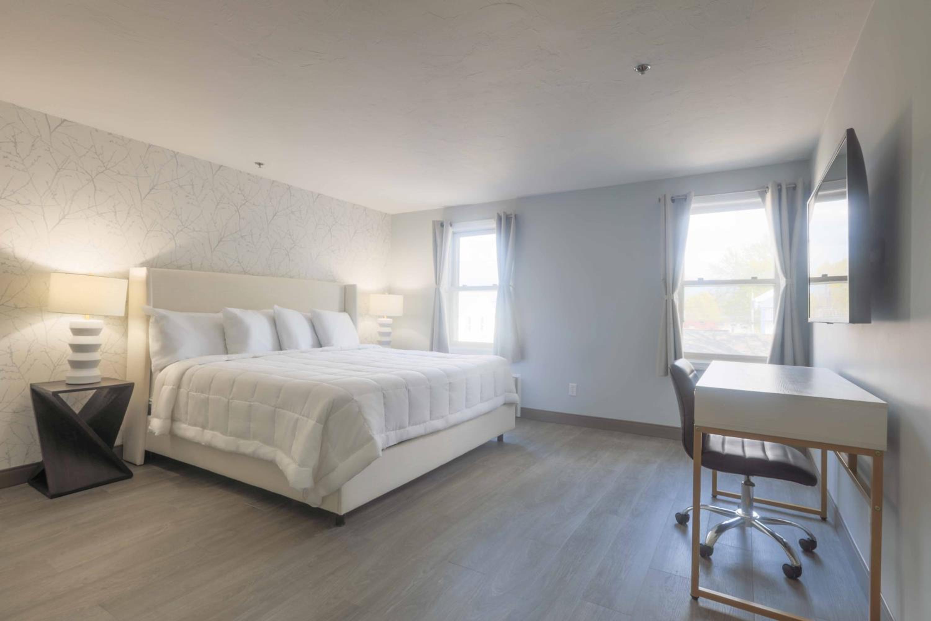 Standard King Room photo 1