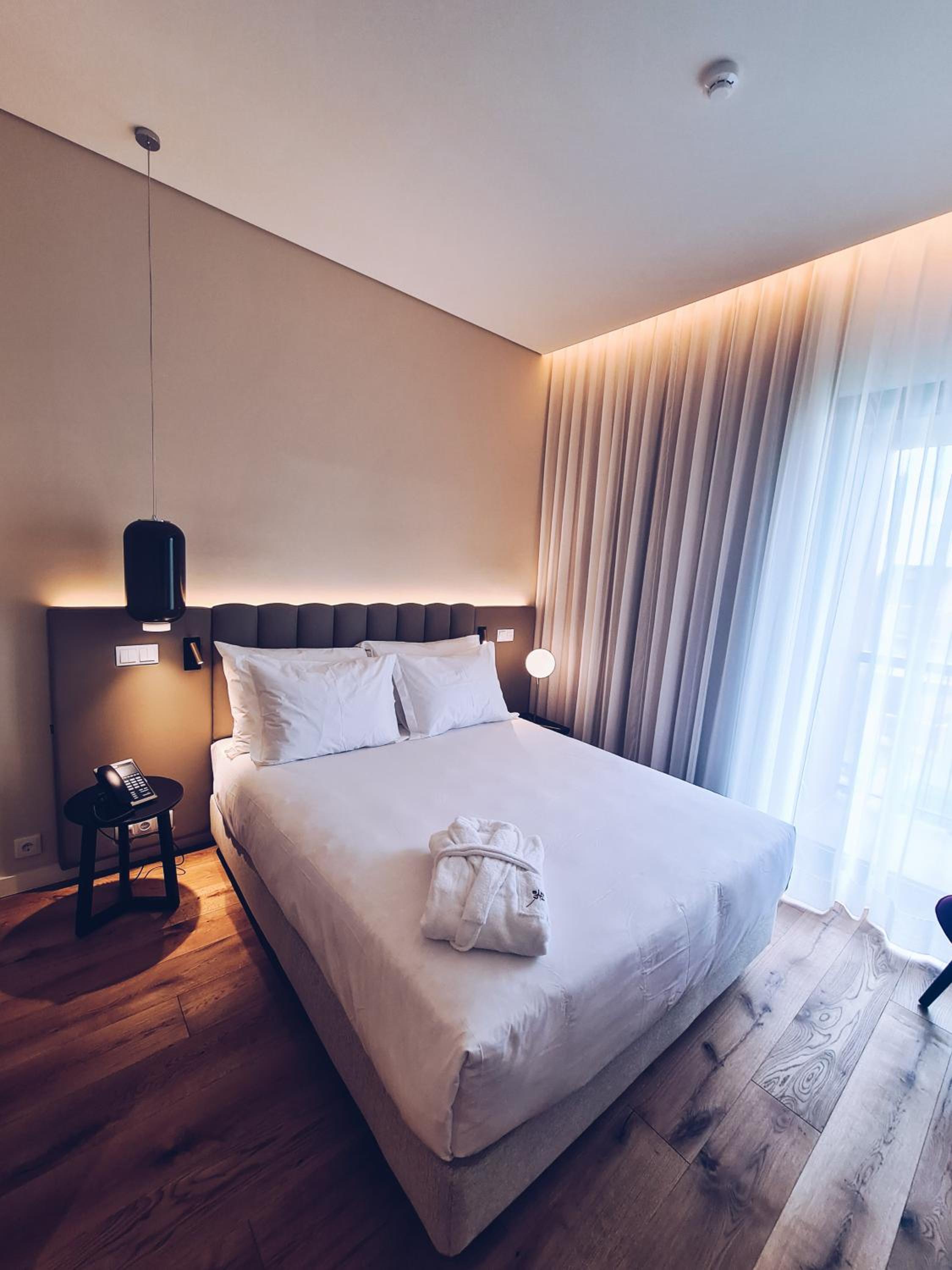 Superior Double Room with City View - Photo 1