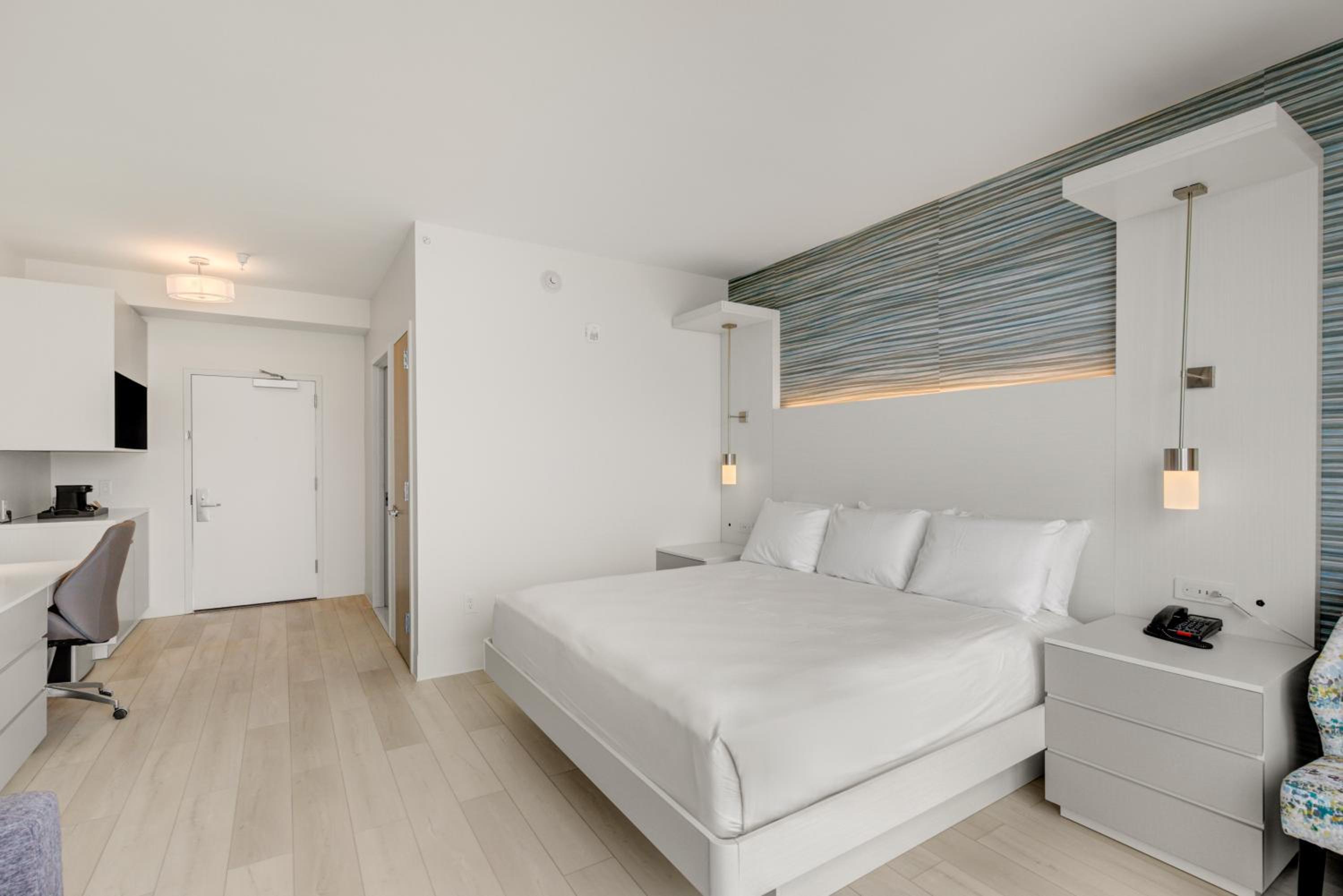 Deluxe King Room - Photo 1
