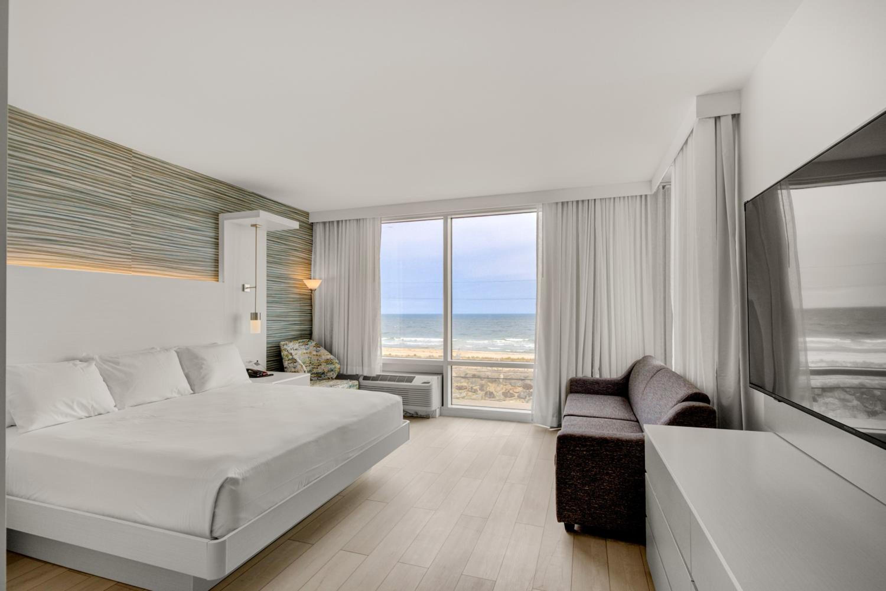 Deluxe King Room - Photo 3