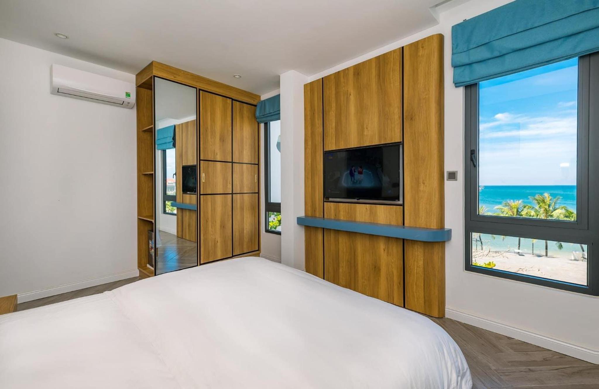 Double Room with Sea View - Photo 1