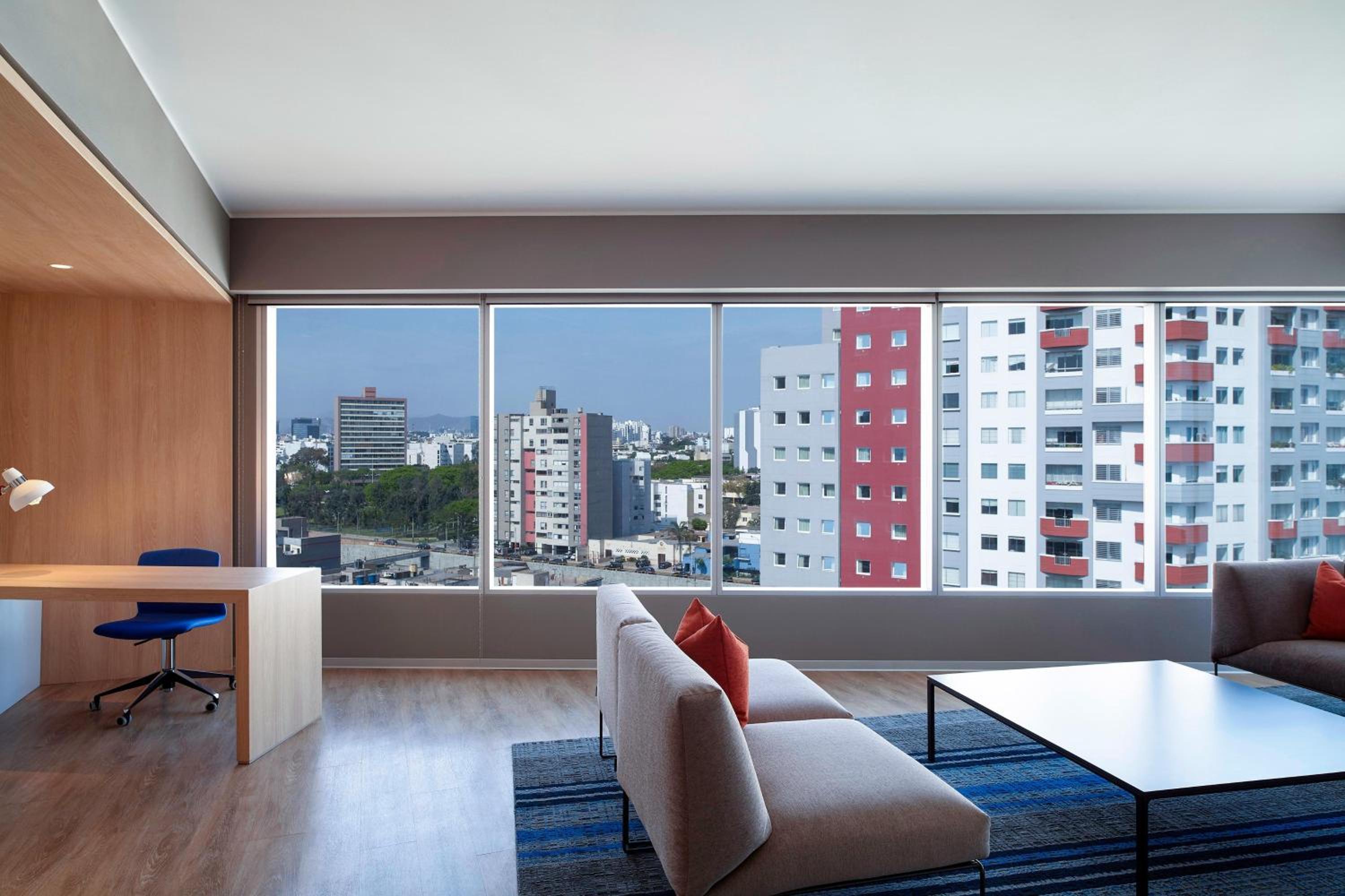 Savvy, Suite, 1 King, City View, Corner Room photo 3