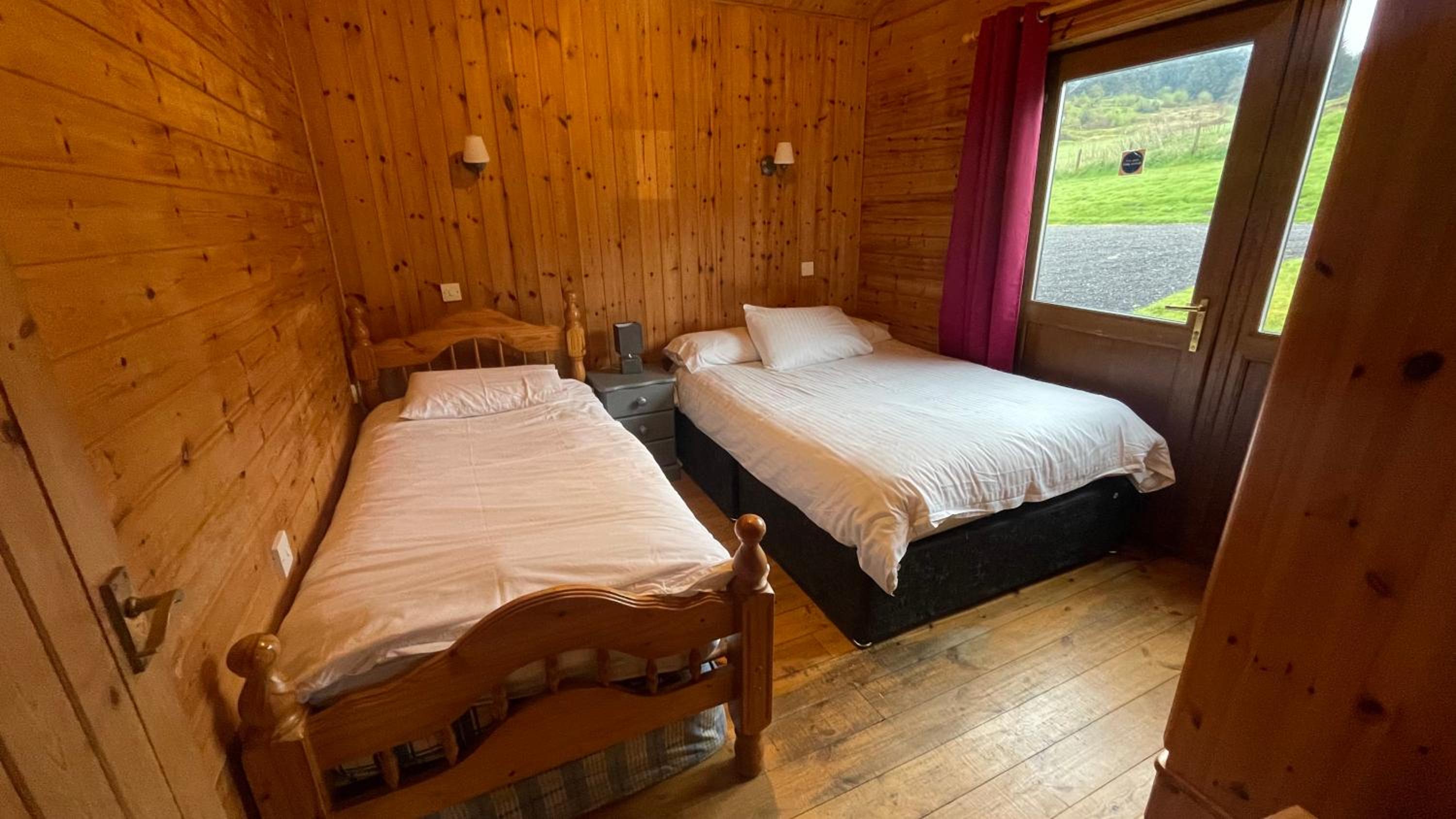 Chalet - Log Cabin 1