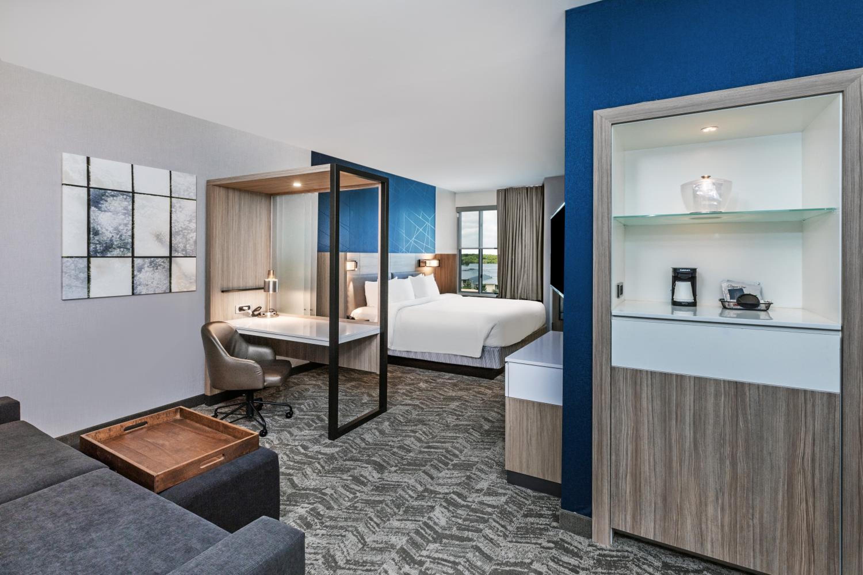 Suite, 1 King, Trundle bed, Inland view - Photo 1