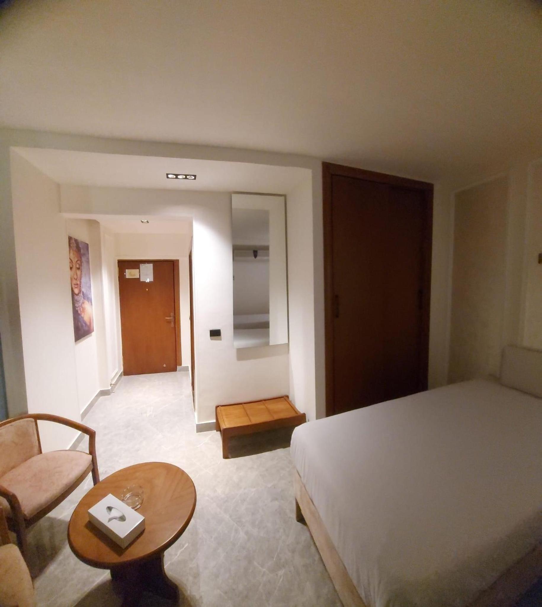 Deluxe King Room photo 3