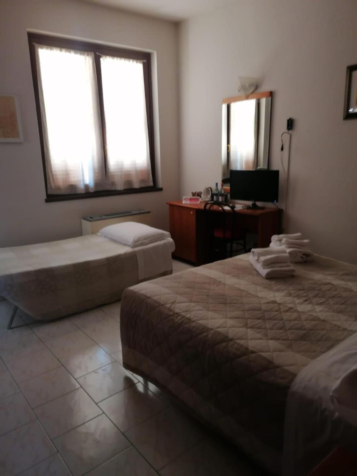 Triple Room - Photo 6