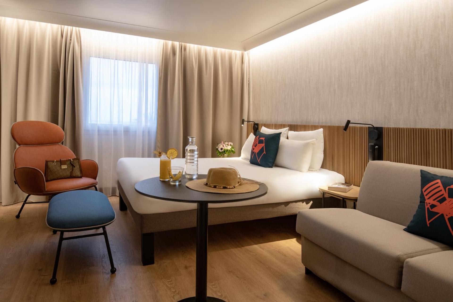 Superior Queen Room with Sofa - Photo 4