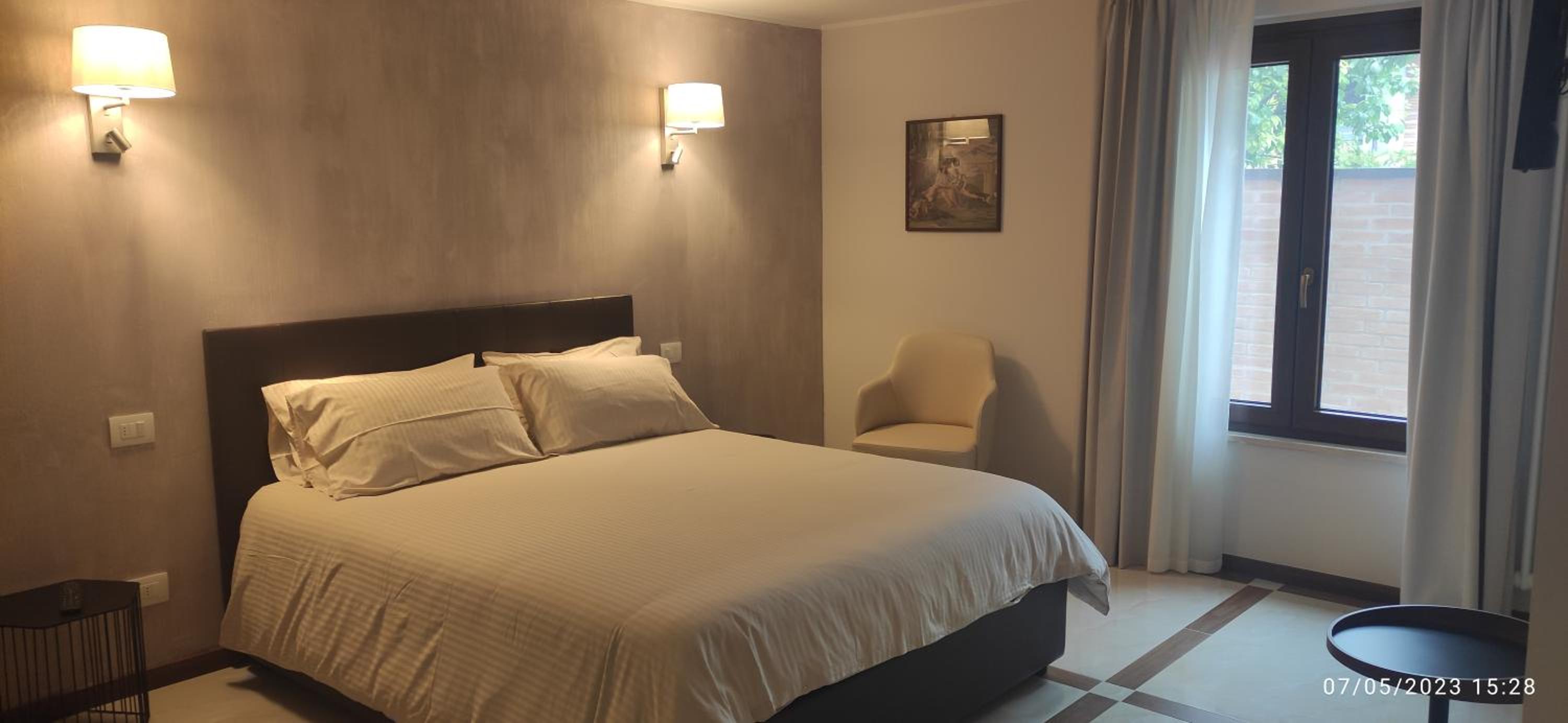 Double Room - Photo 2