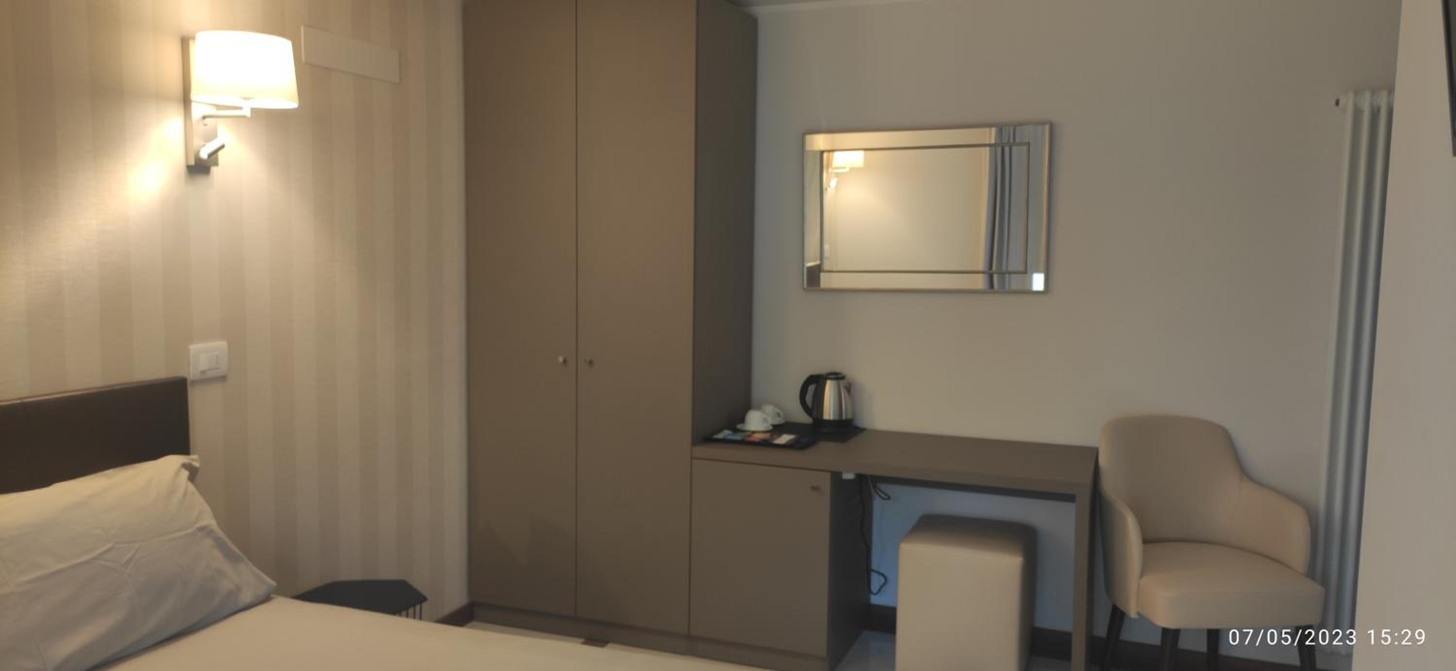 Double Room - Photo 12
