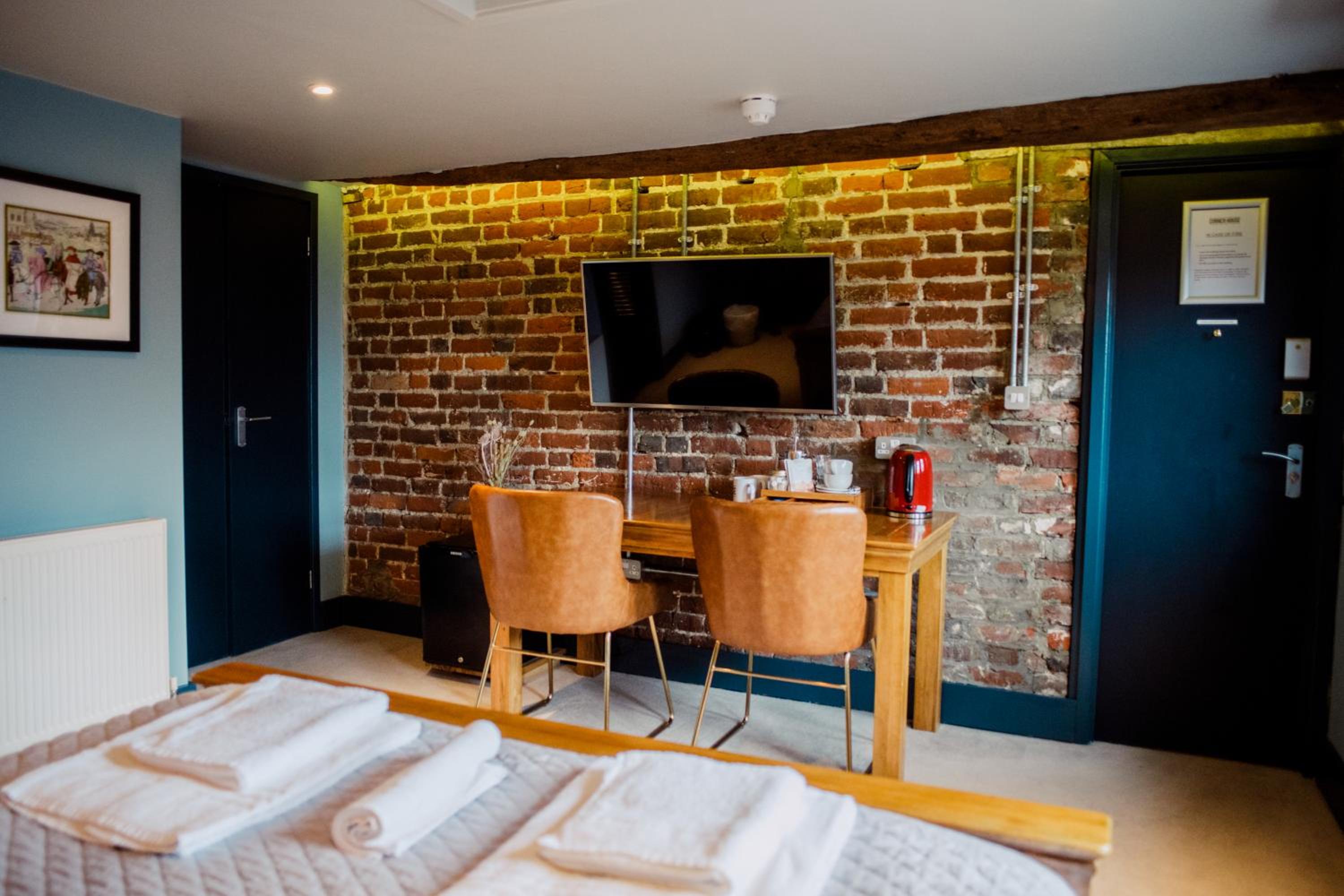 Deluxe Double Room with Shower photo 3