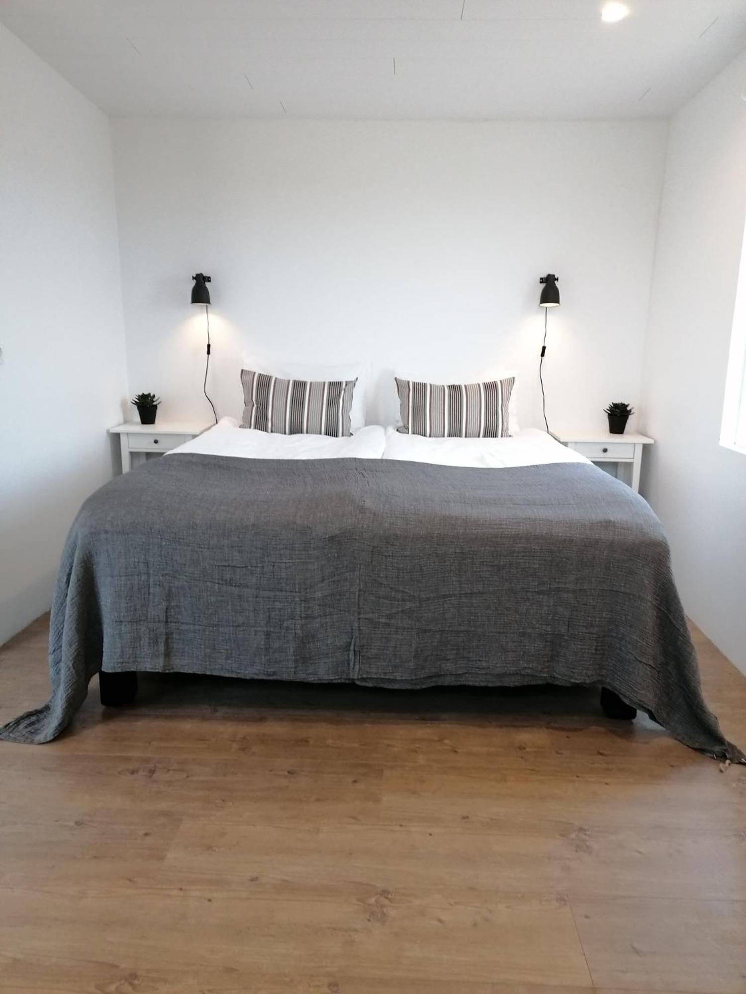One-Bedroom House photo 1