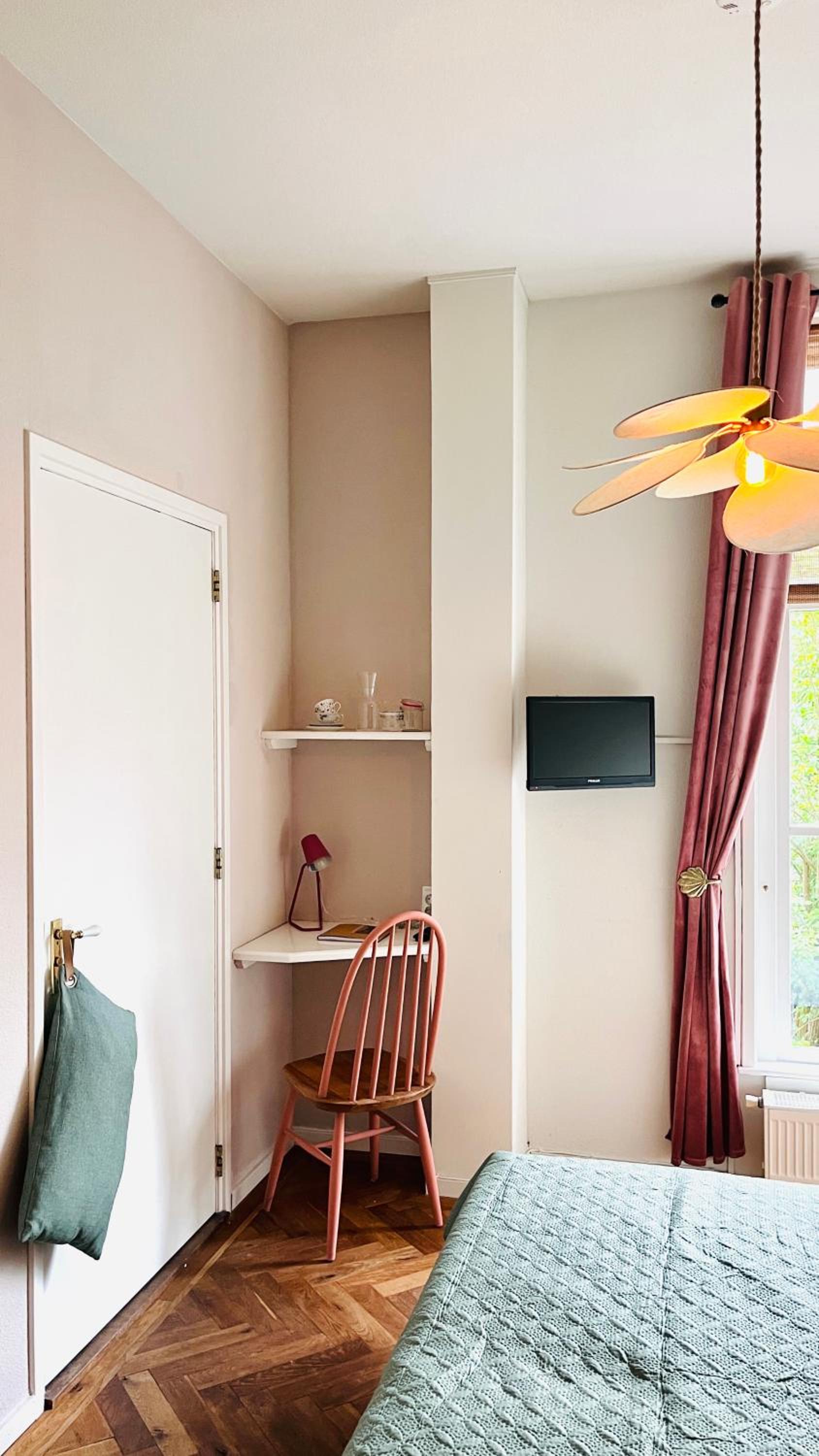 Double Room with Private Bathroom - Photo 2