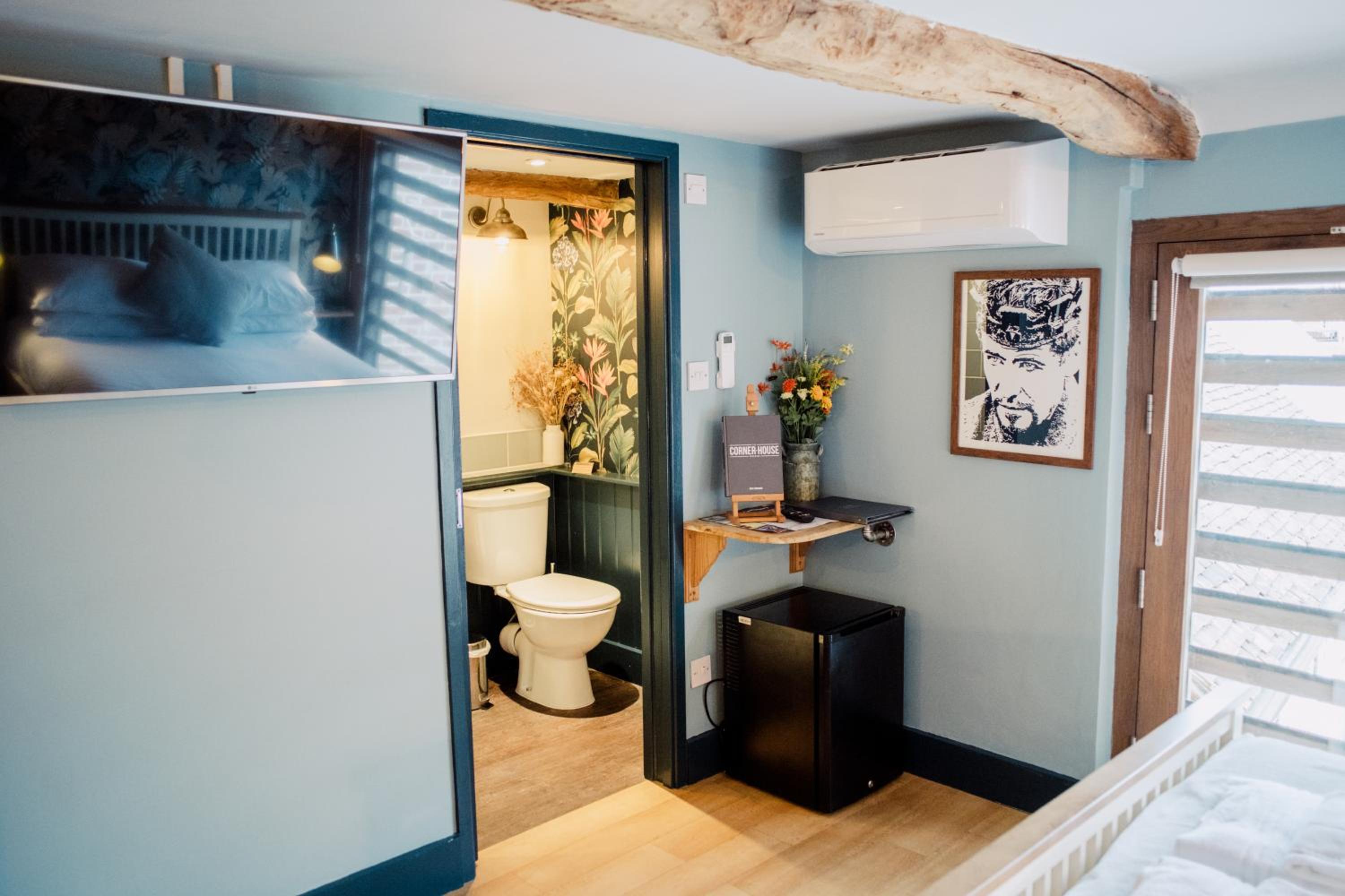 Deluxe Double Room with Shower photo 3