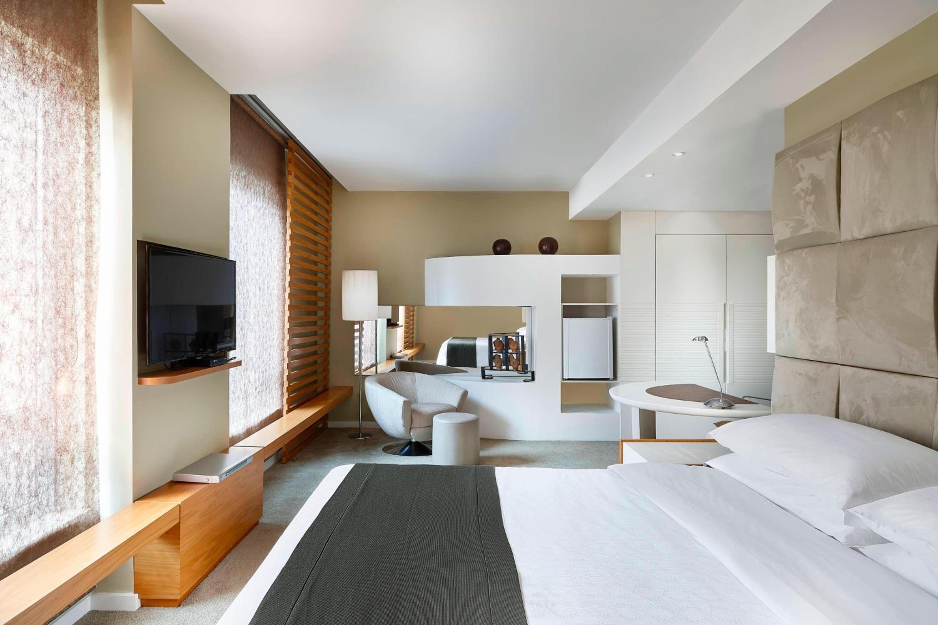 Exclusive King Room - Photo 11