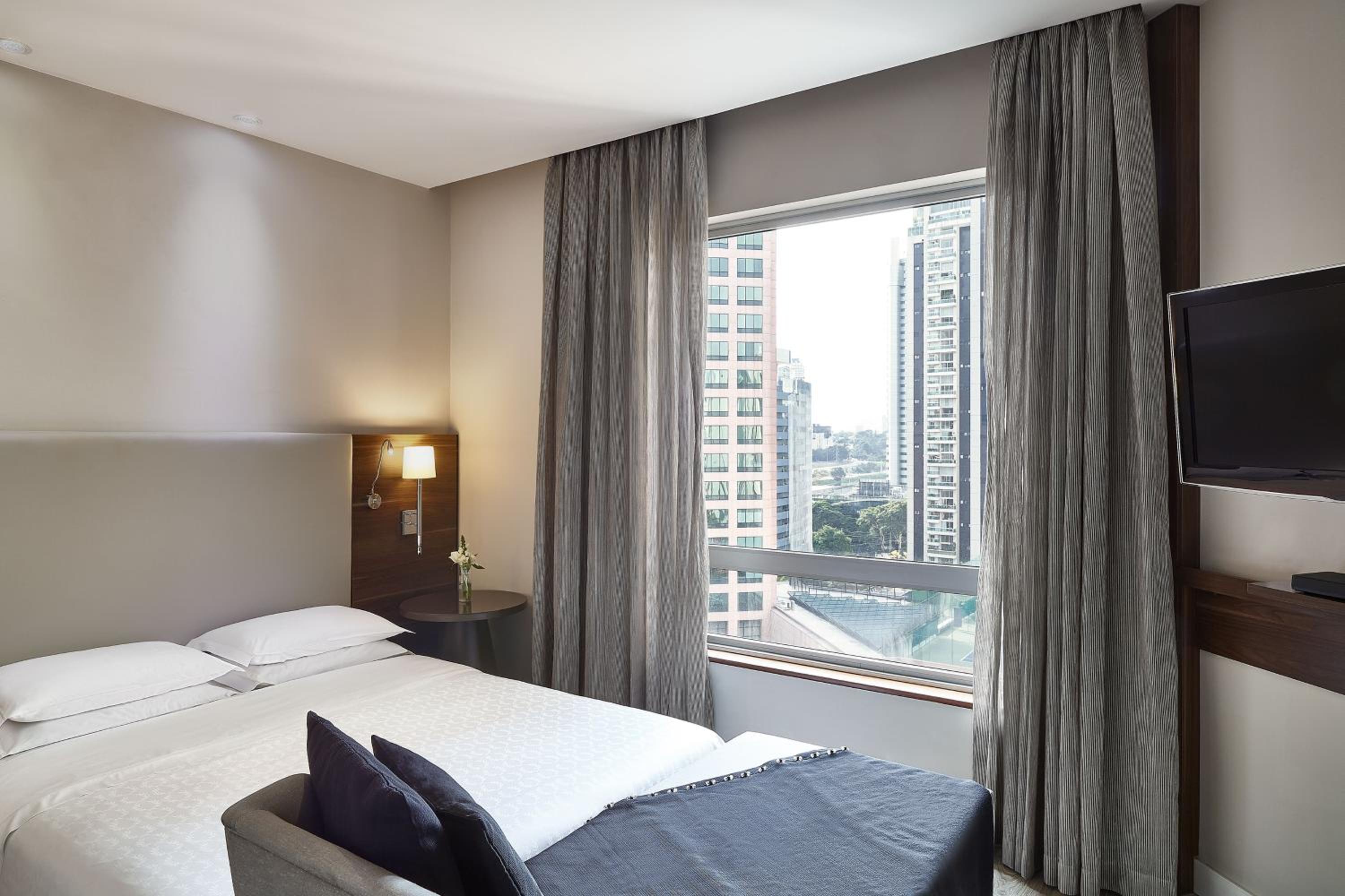 Comfort Queen Room - Photo 3