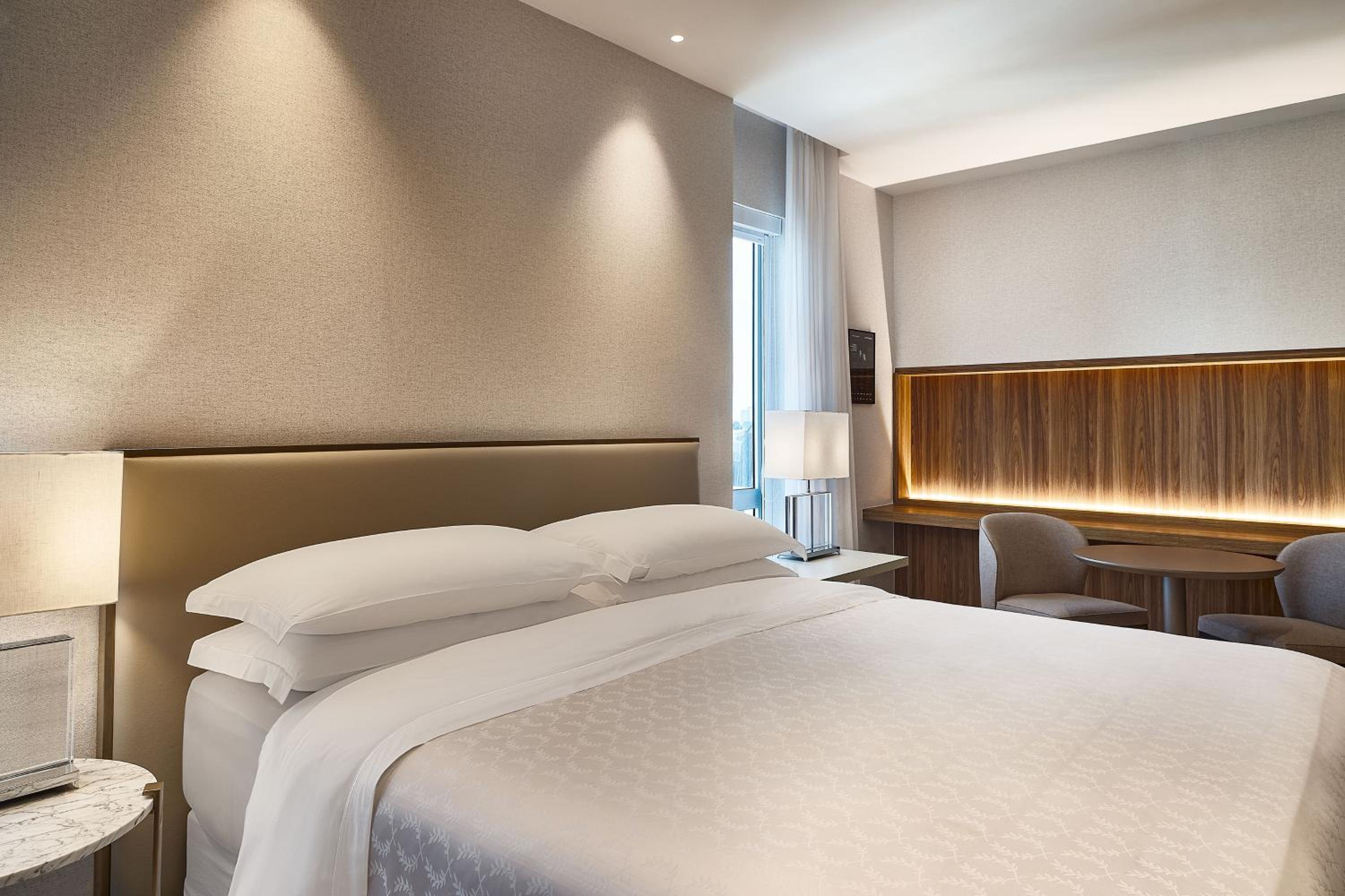 Executive Premium King Room - Photo 8