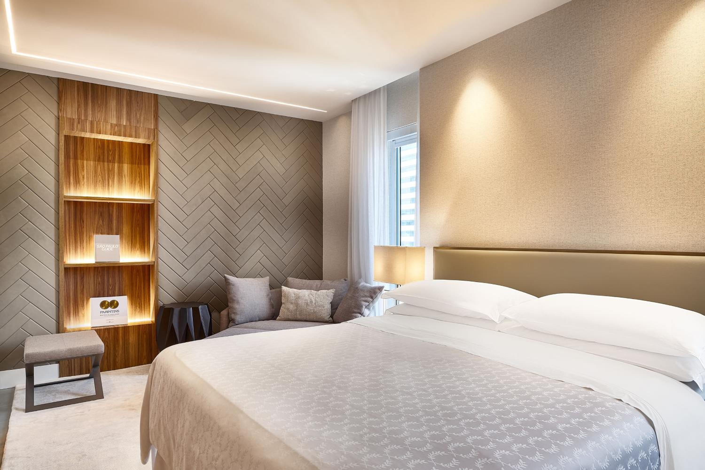 Executive Premium King Room - Photo 2