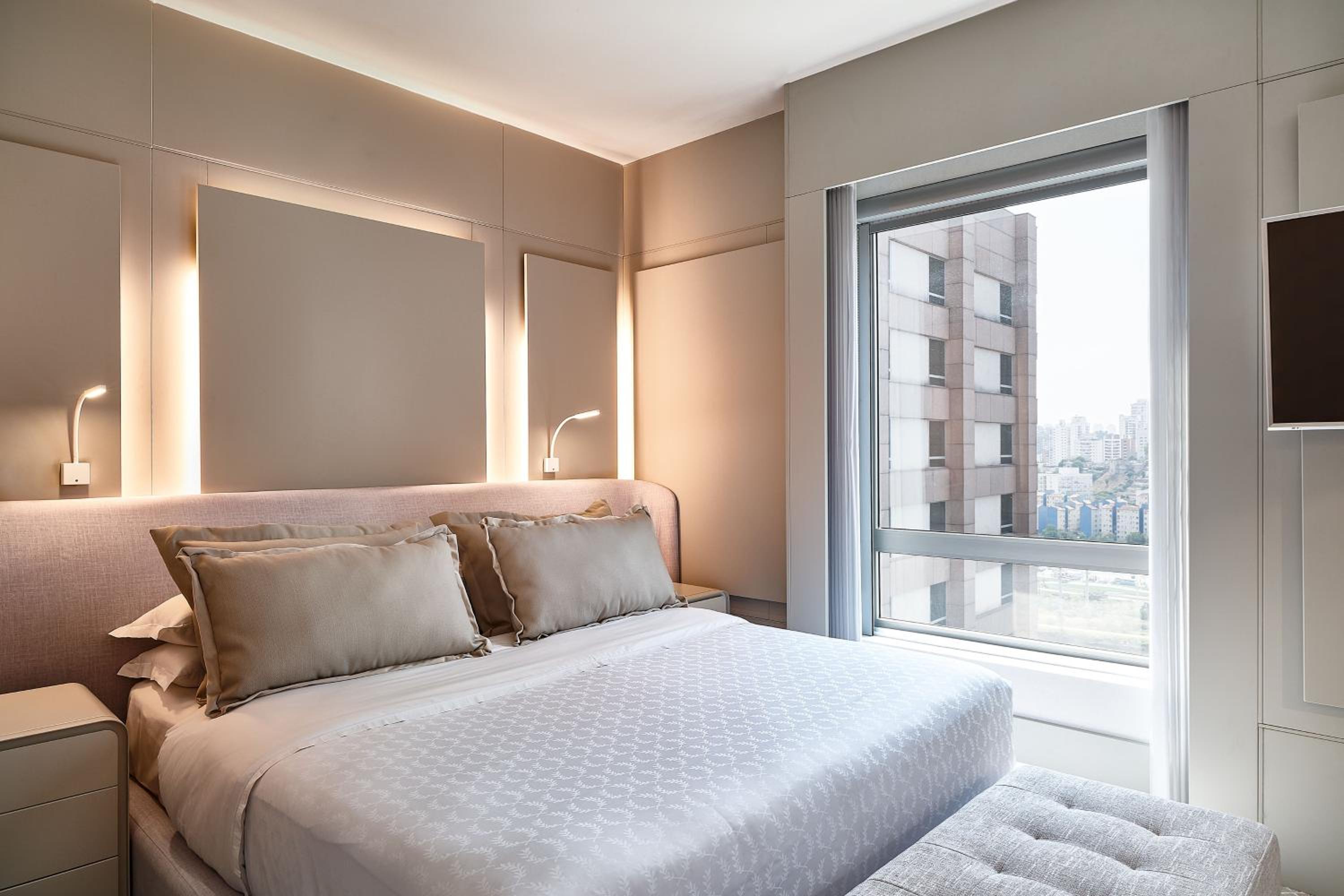 Executive Premium King Room - Photo 9