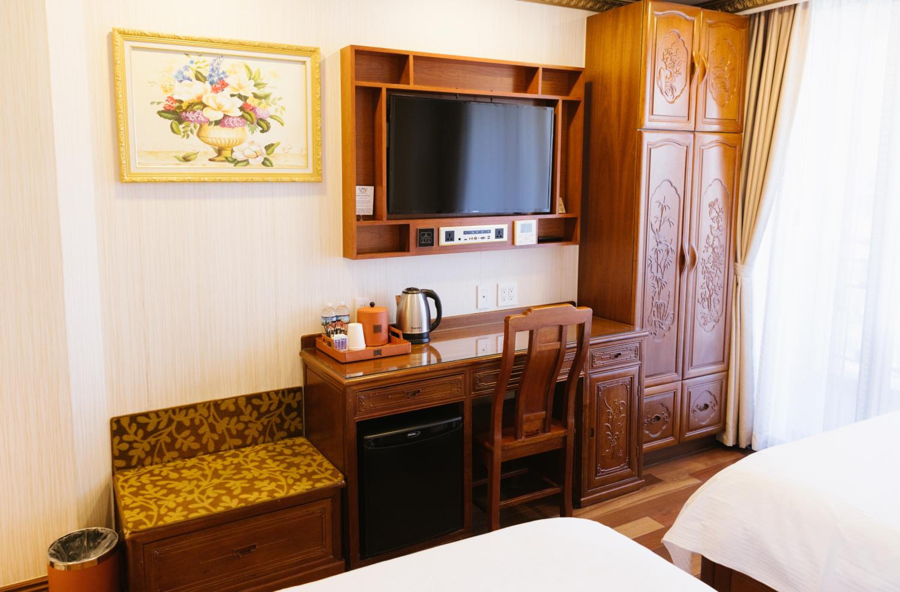 Double Room with Balcony thumbnail 5