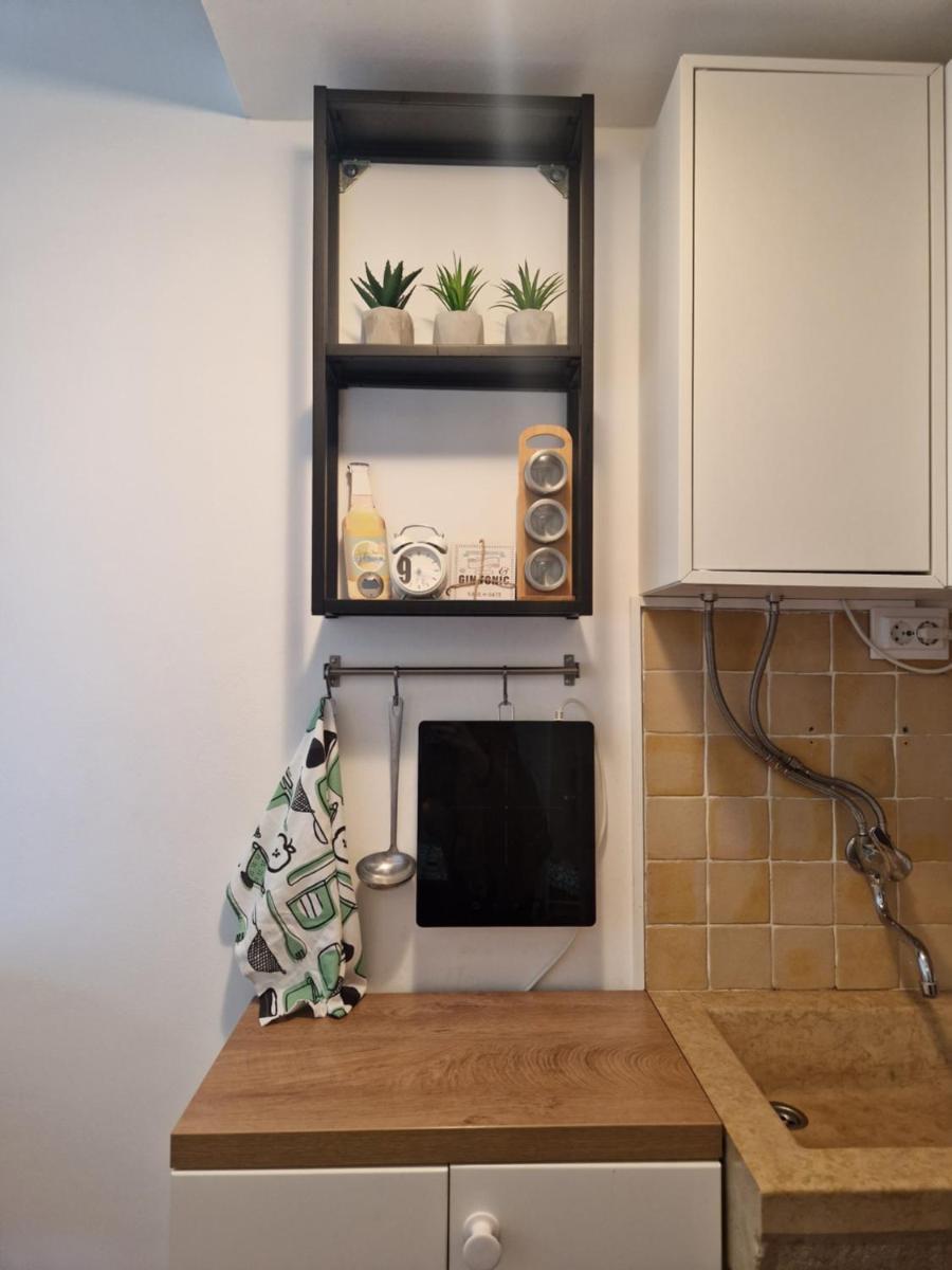 One-Bedroom Apartment - Photo 2