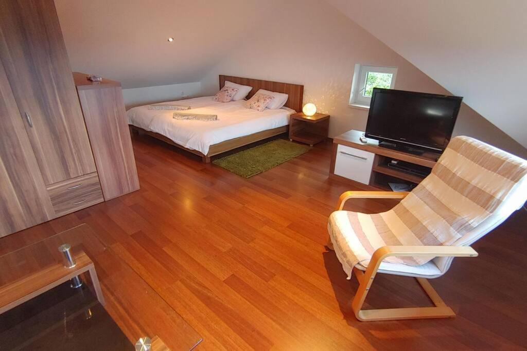 One-Bedroom House photo 2