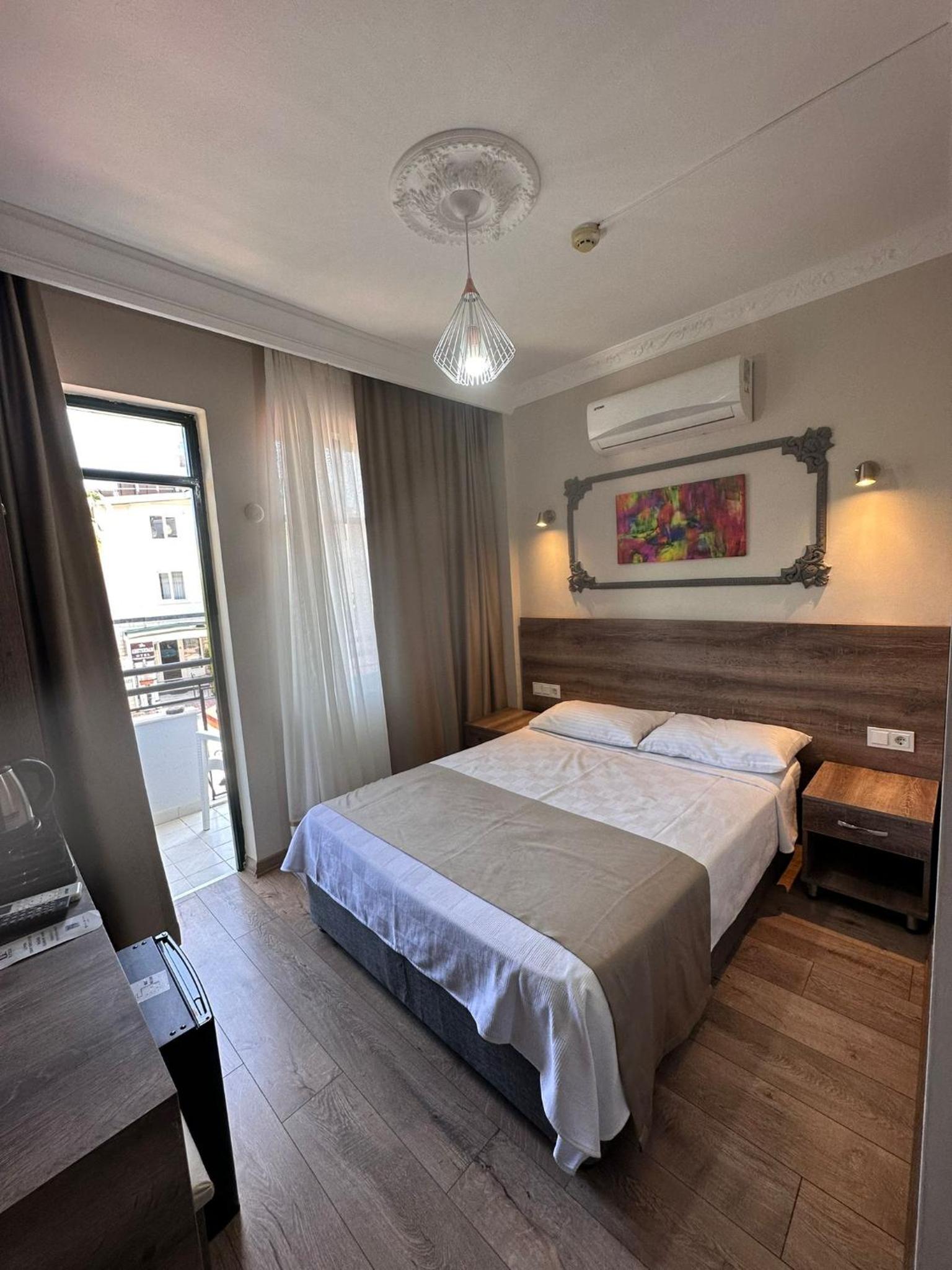 Double Room with Balcony - Photo 1