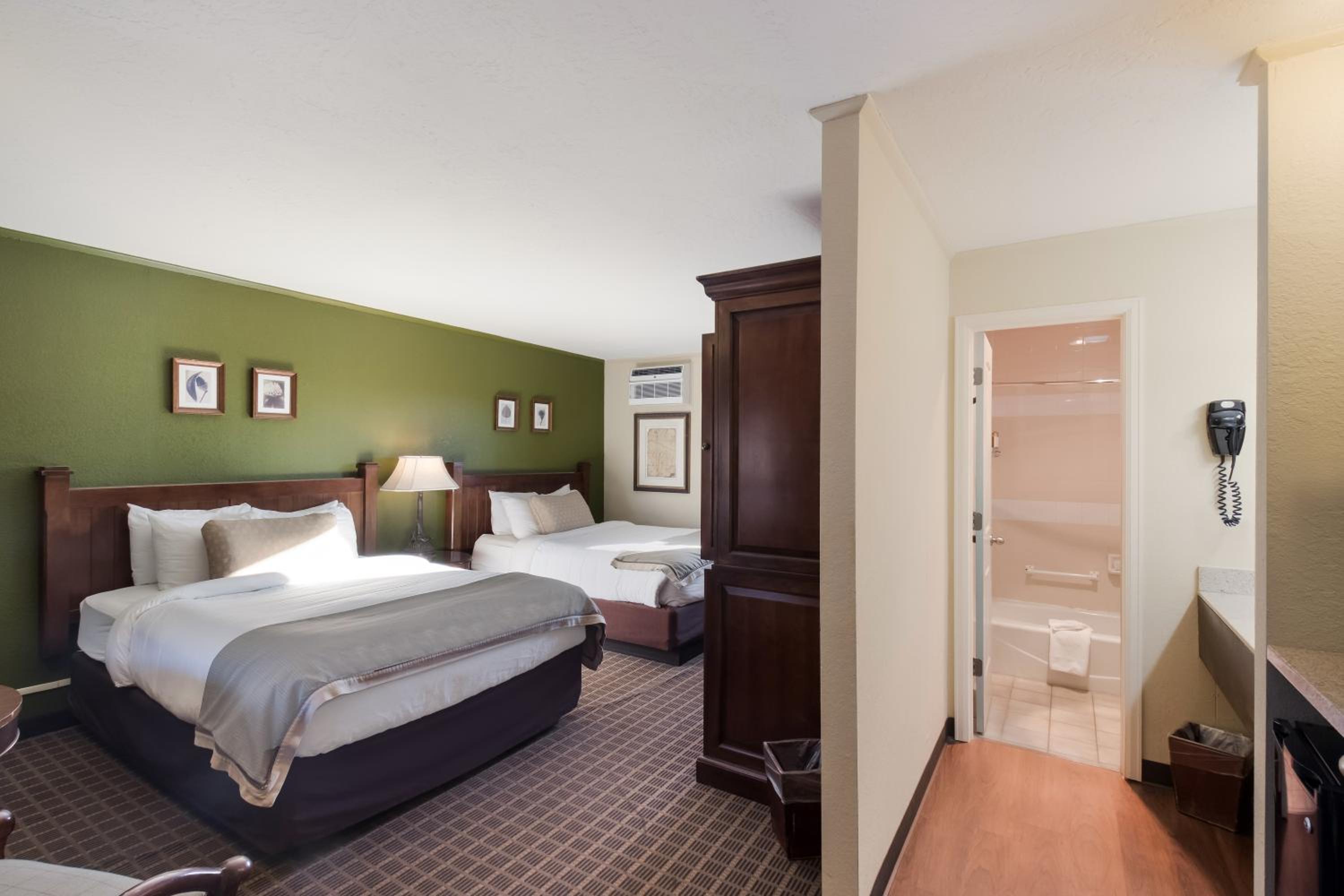 Traditional Double Room, 2 Queen Beds - Photo 4