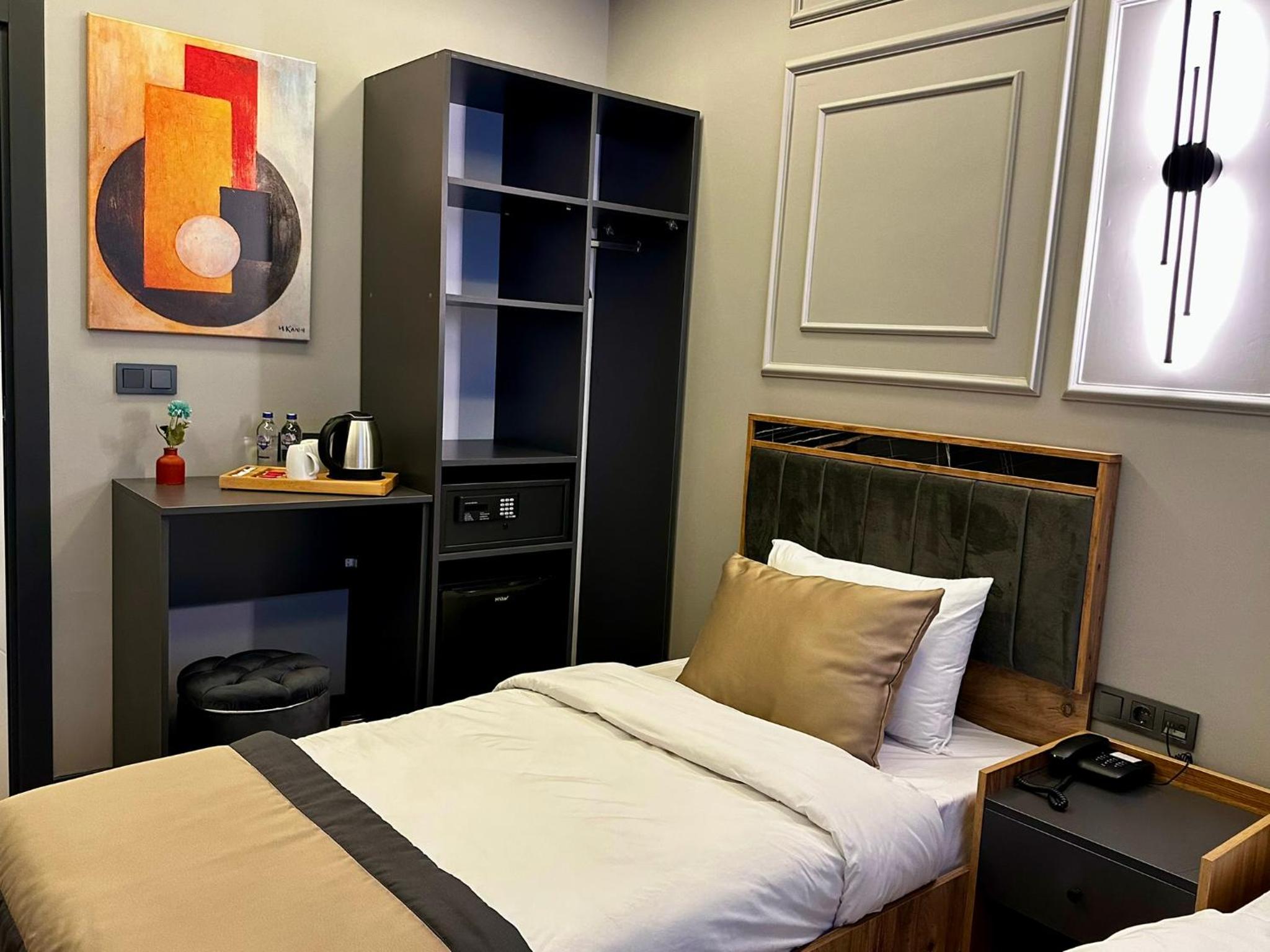 Standard Twin Room - Photo 6
