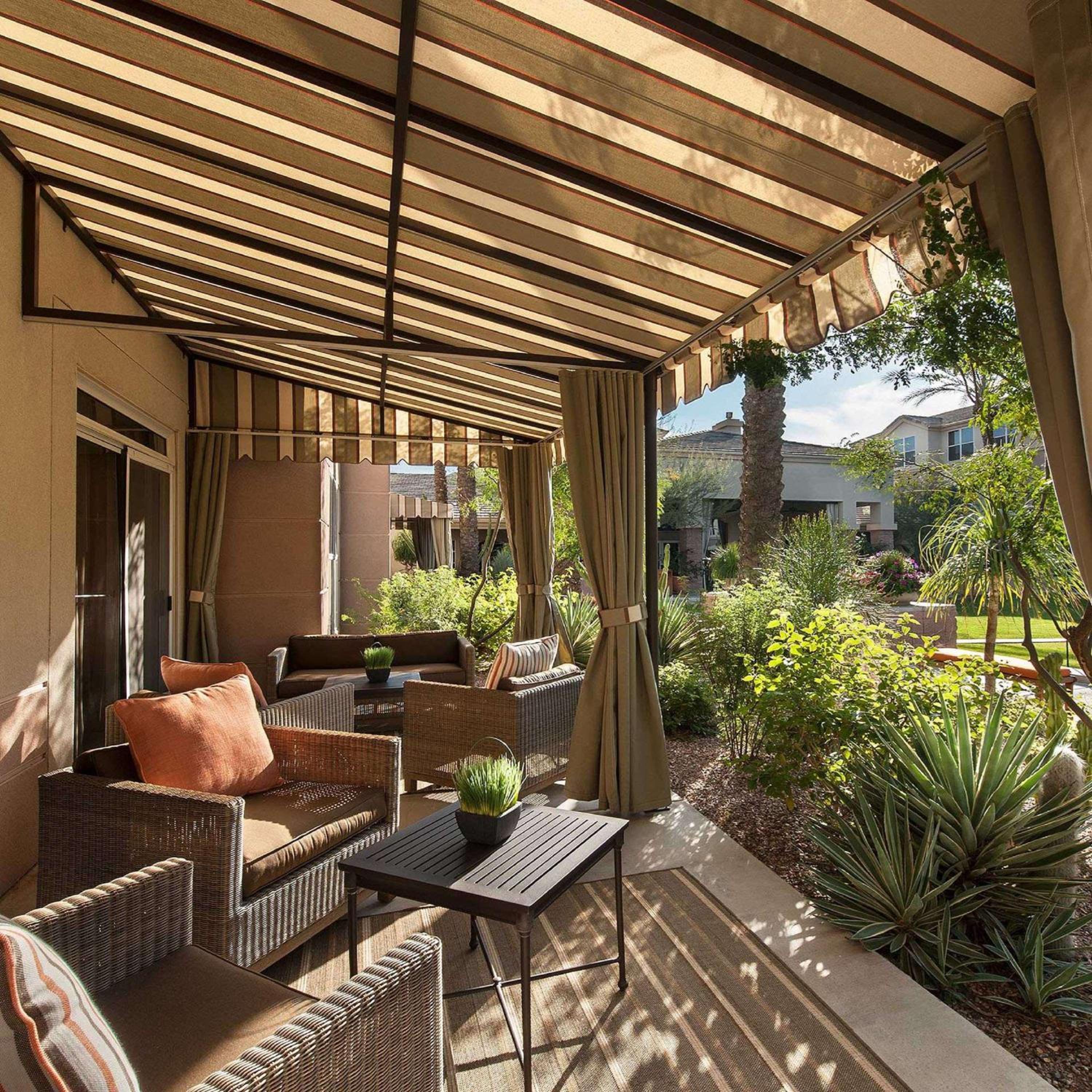 Studio King Suite with Cabana Patio photo 2