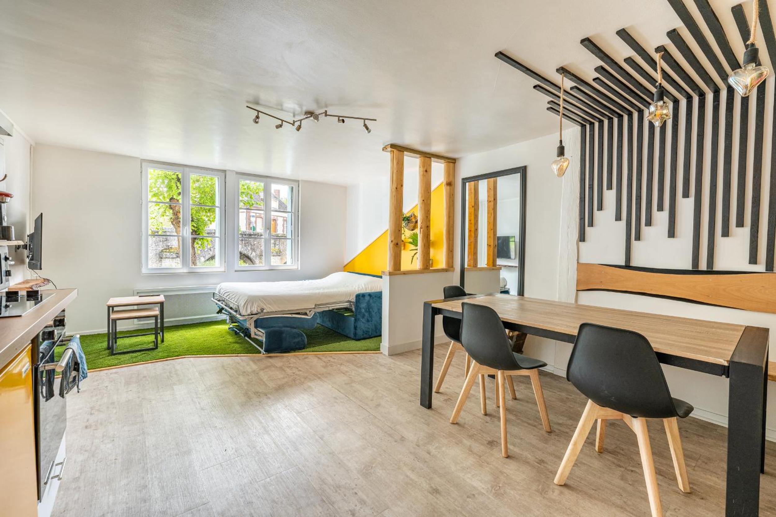 Two-Bedroom Apartment - Photo 2