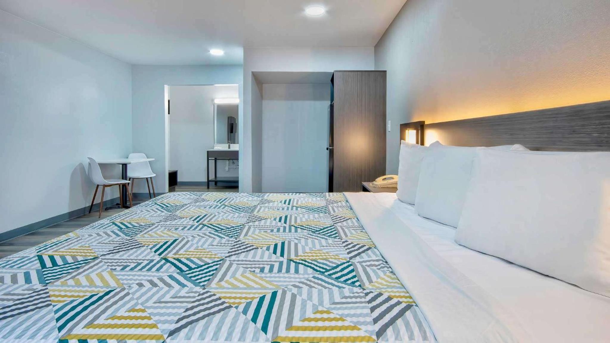 King Room - Disability Access - Non-Smoking