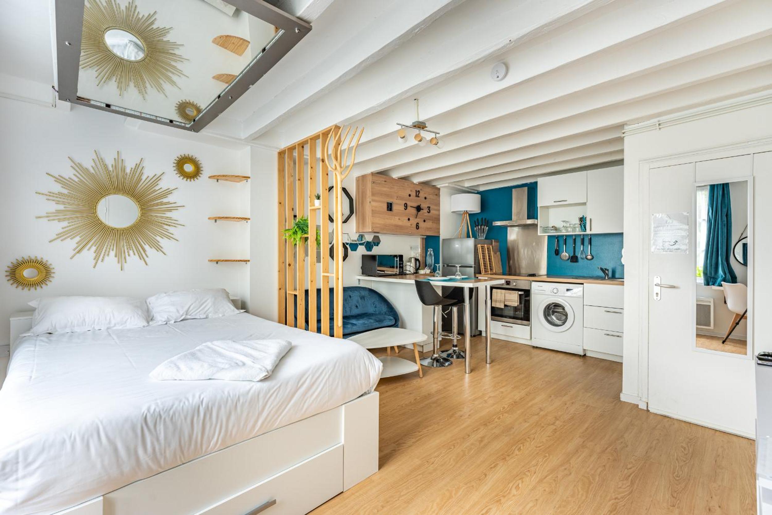 Studio with Private Bathroom - Photo 4