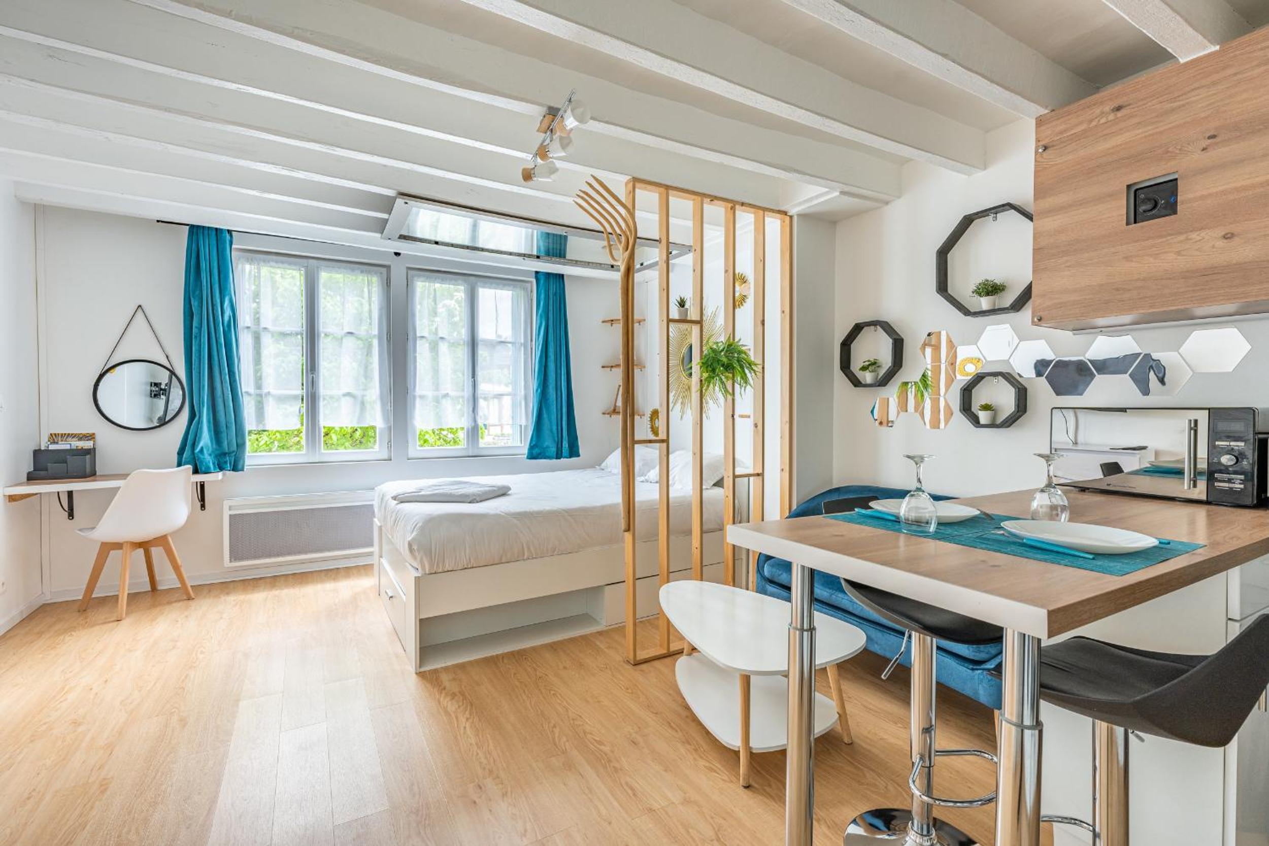 Studio with Private Bathroom - Photo 13
