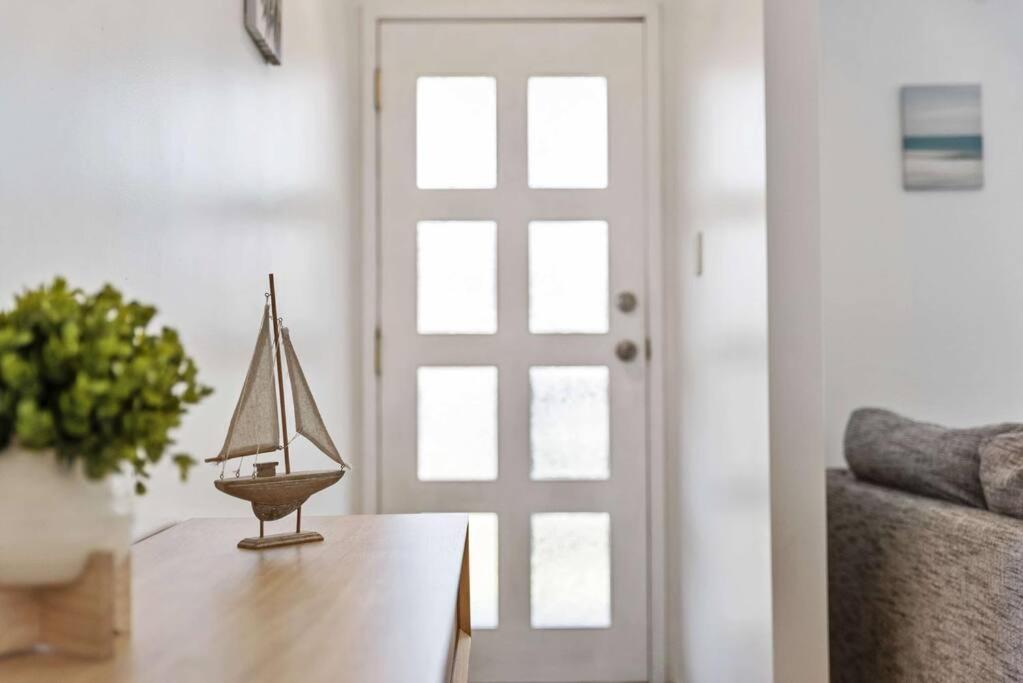 Three-Bedroom House photo 2