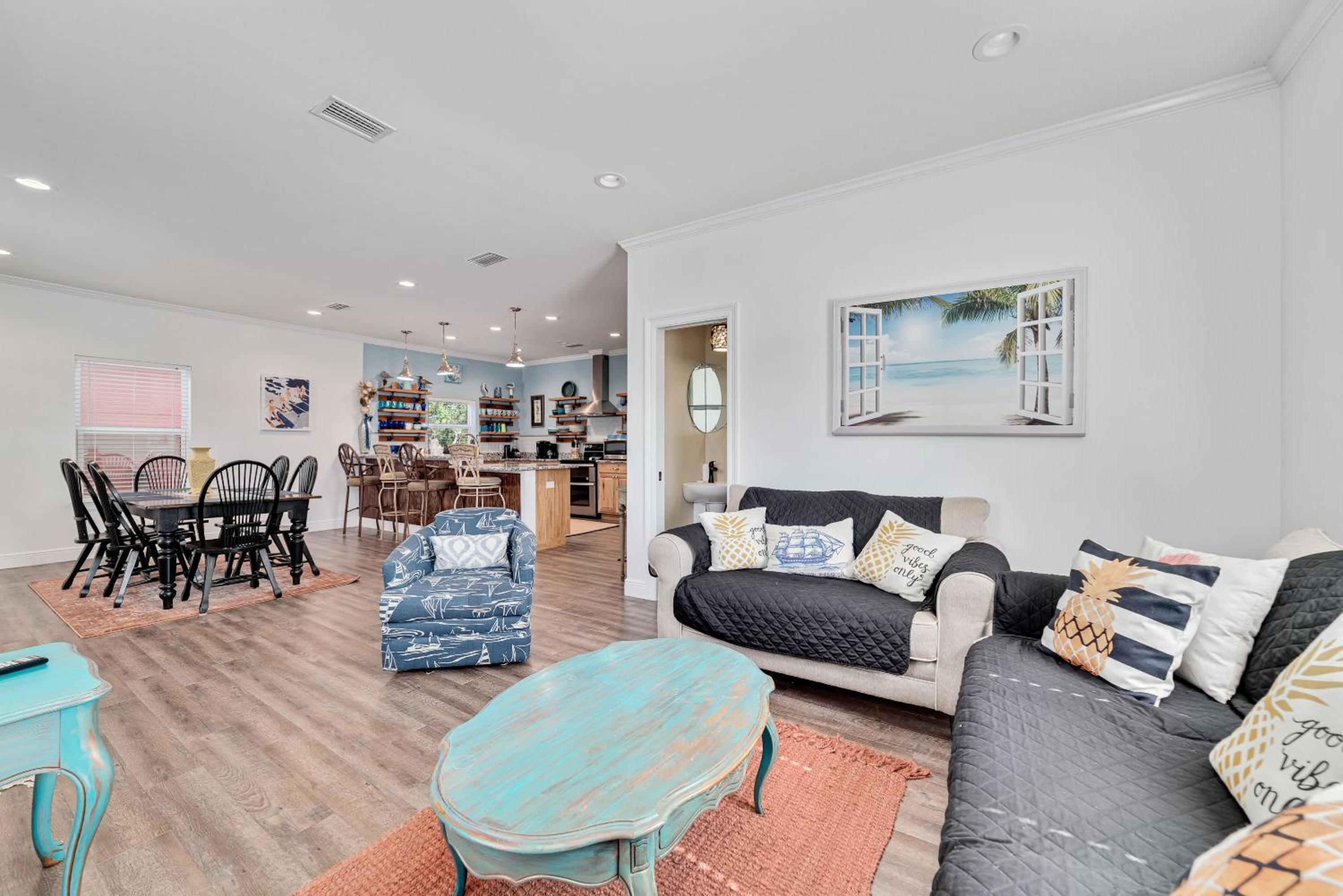 Five-Bedroom House photo 1