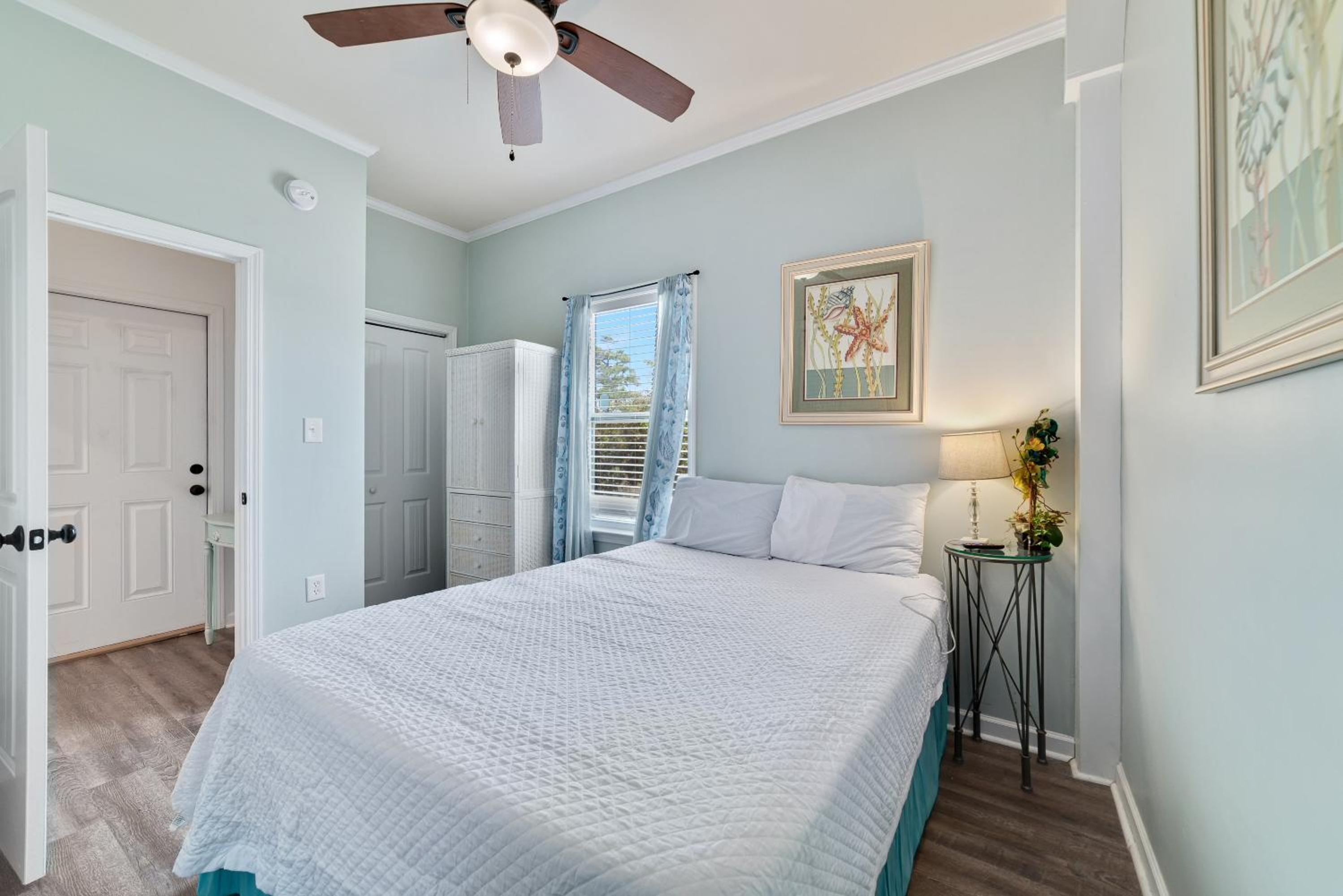 Five-Bedroom House photo 2