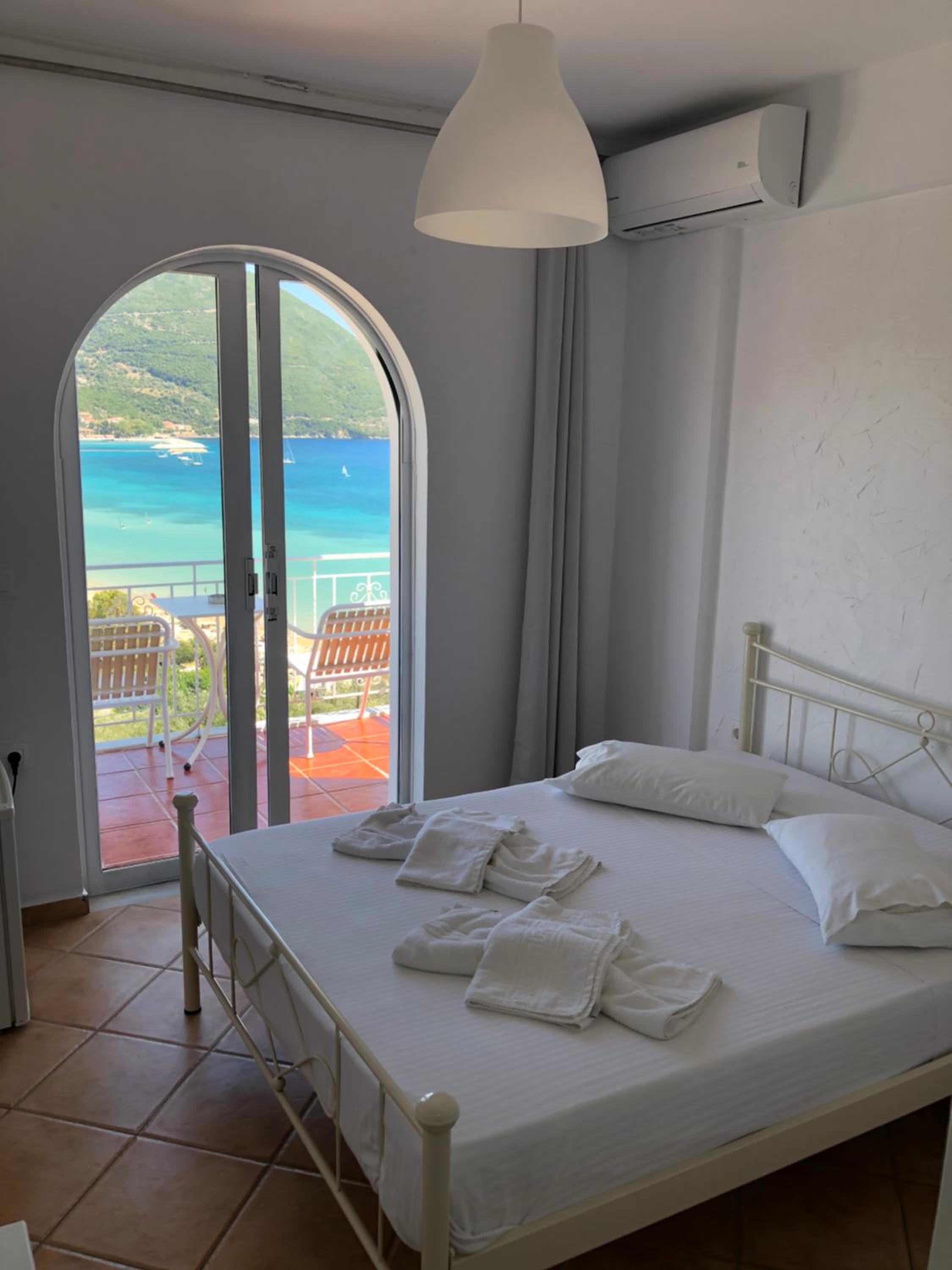 Budget Double Room - Photo 9